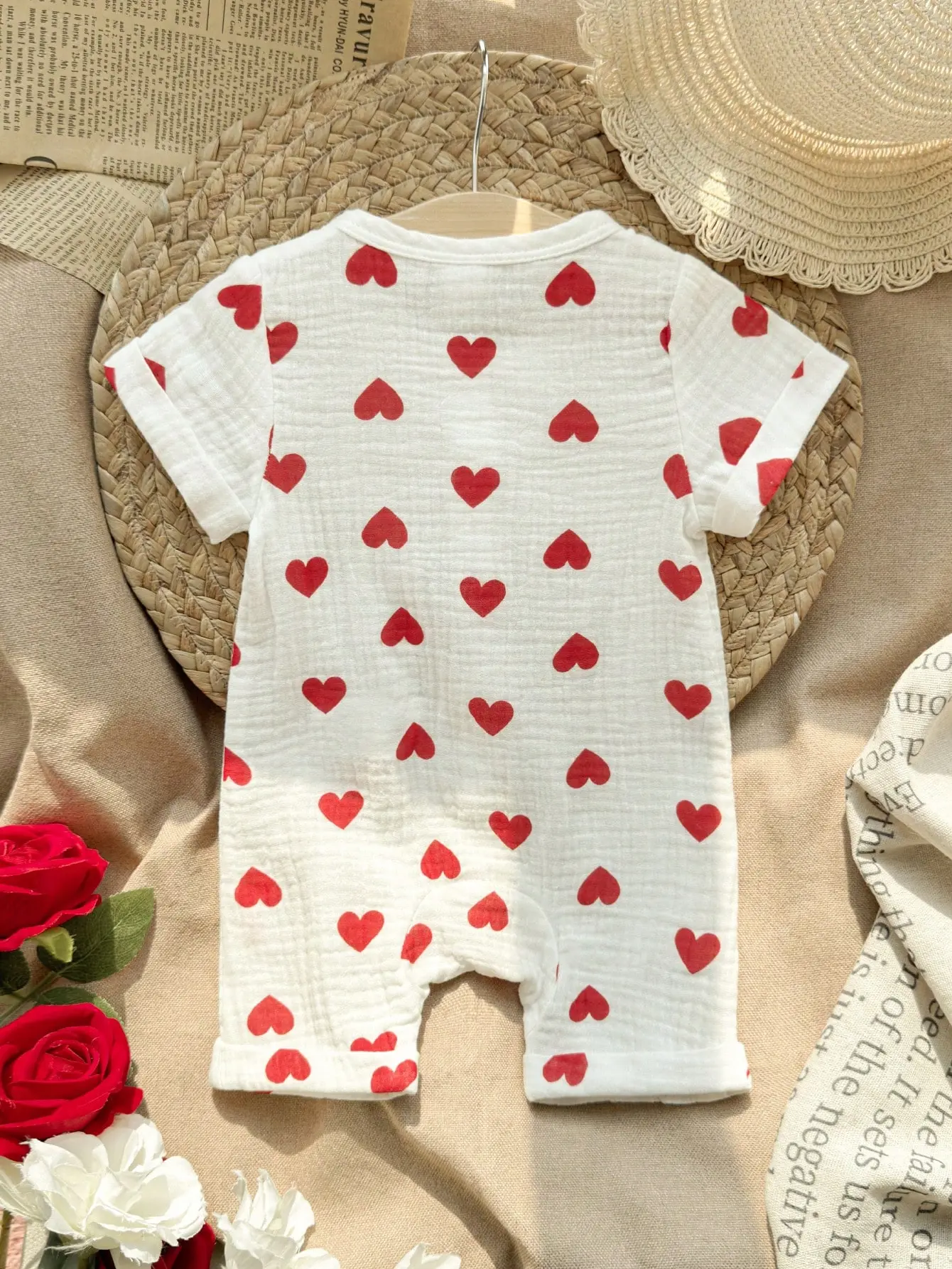 The New Pure Cotton Heart-Shaped Full-Print Short-Sleeved Jumpsuit For Newborn Babies In Summer Is Comfortable And Soft