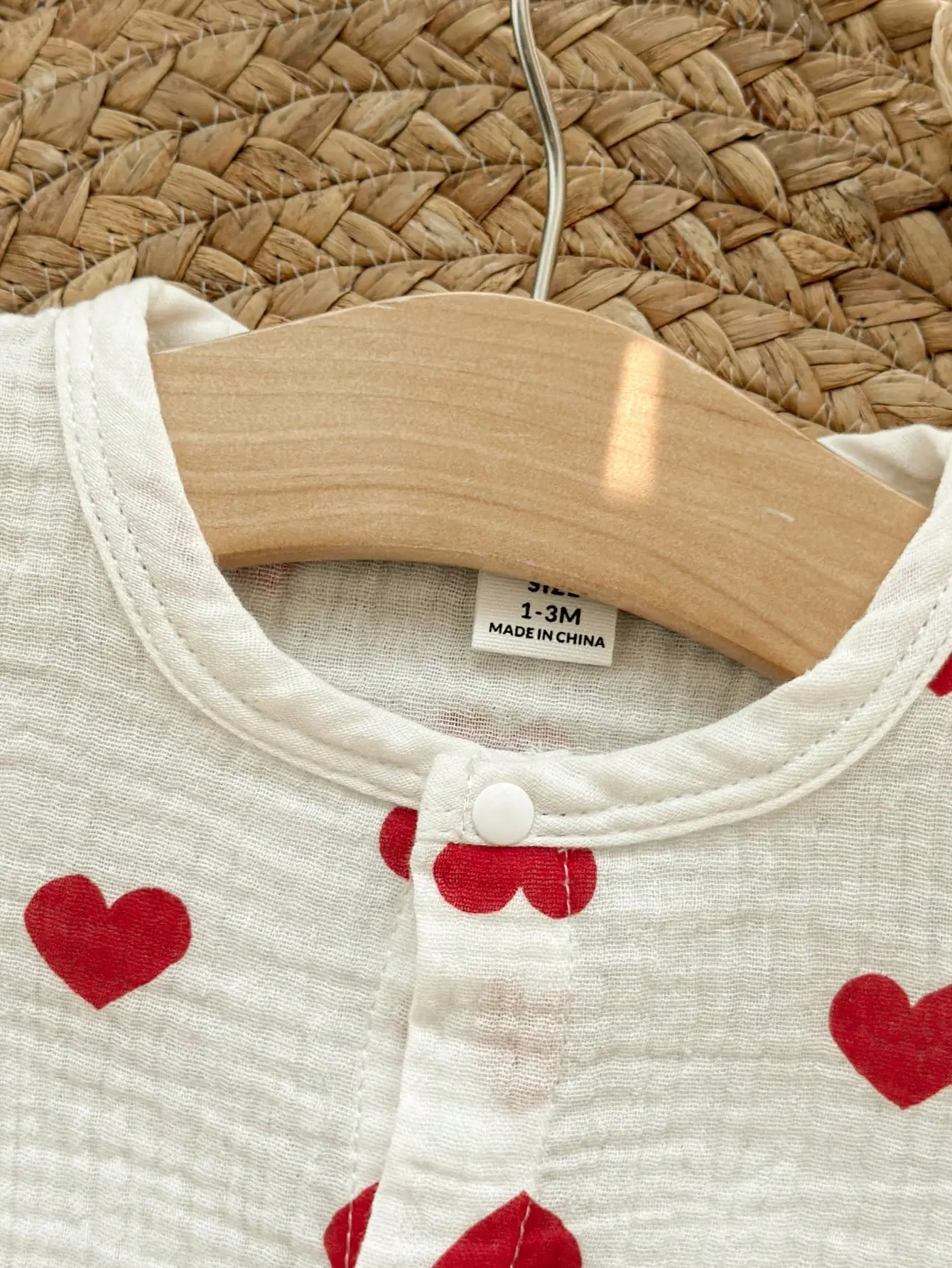 The New Pure Cotton Heart-Shaped Full-Print Short-Sleeved Jumpsuit For Newborn Babies In Summer Is Comfortable And Soft
