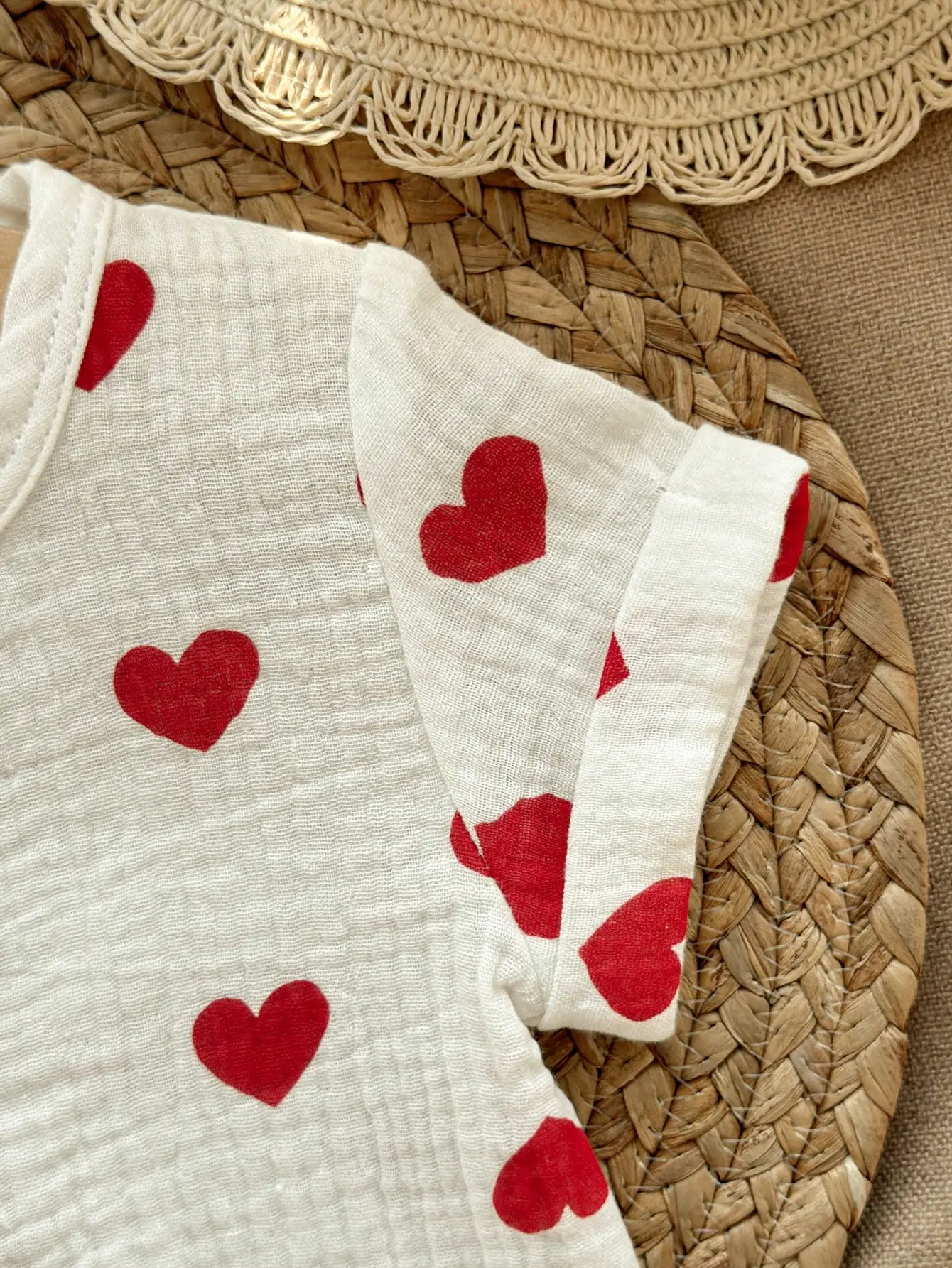 The New Pure Cotton Heart-Shaped Full-Print Short-Sleeved Jumpsuit For Newborn Babies In Summer Is Comfortable And Soft