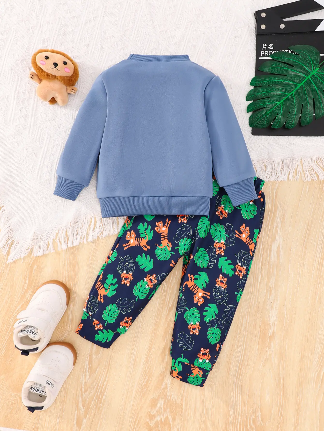 A Set Of 2-Piece Spring And Autumn Boys' Over-The-Shoulder Tiger Print Hoodie And Boys' Little Tiger Print Casual Pants