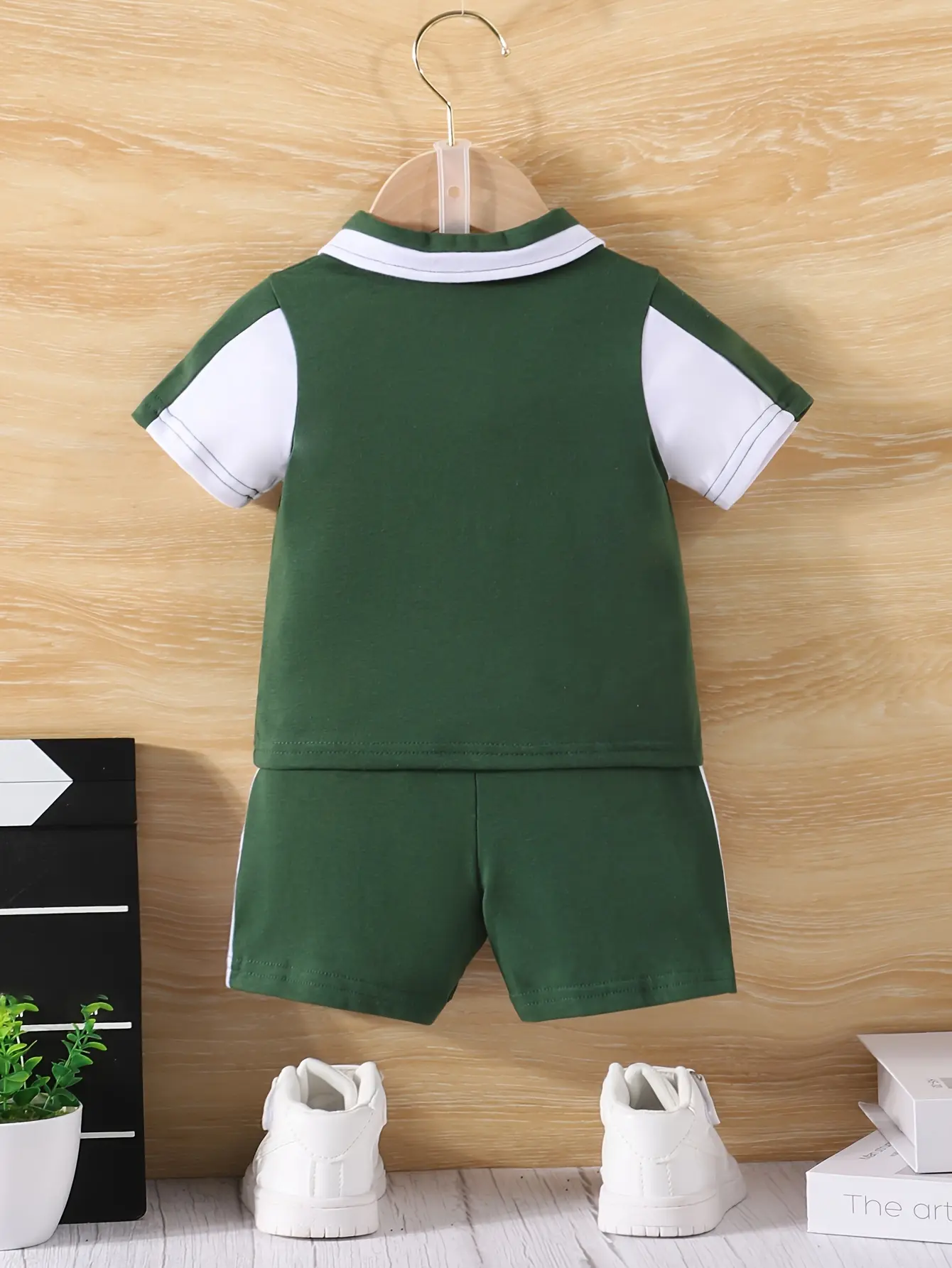 A Two-Piece Pair Of Summer Baby Boy Sports Letter Print Patchwork Lapel Top And Casual Color-Blocking Shorts