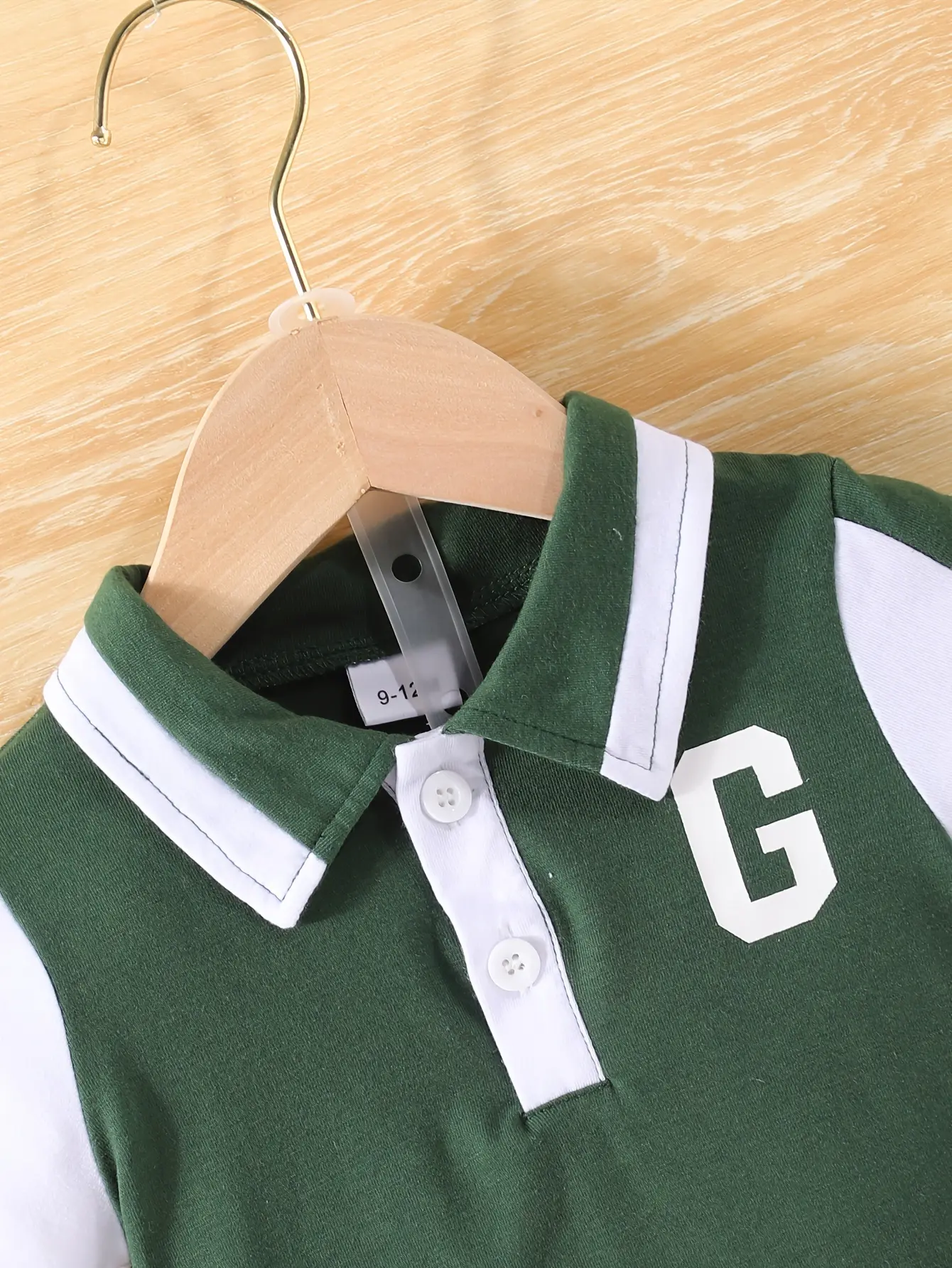 A Two-Piece Pair Of Summer Baby Boy Sports Letter Print Patchwork Lapel Top And Casual Color-Blocking Shorts