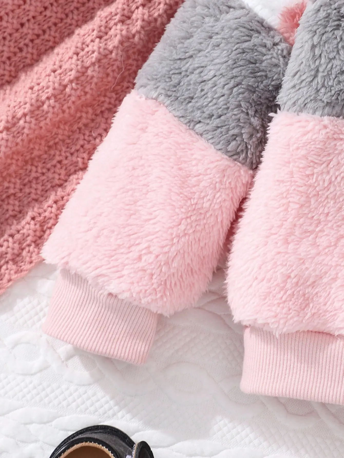 A Three-Piece Set Of Black Fleece Leather Long Pants And A Pink Hat For Baby Girls' Warmth In Autumn And Winter