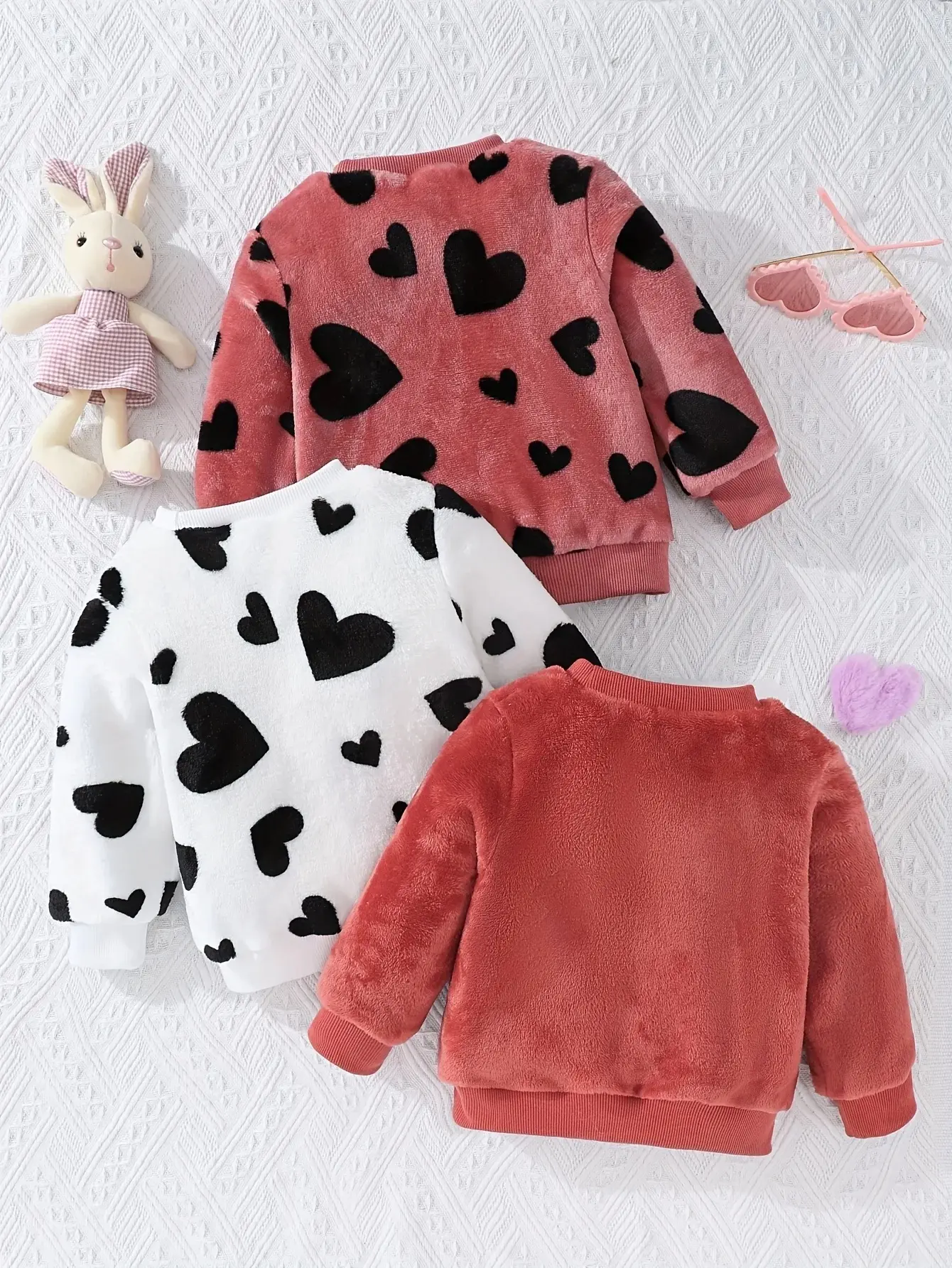 A Soft And Skin-Friendly Three-Piece Set Of Pink And White Heart-Shaped Printed Warm Hoodie For Baby Girls In Autumn And Winter