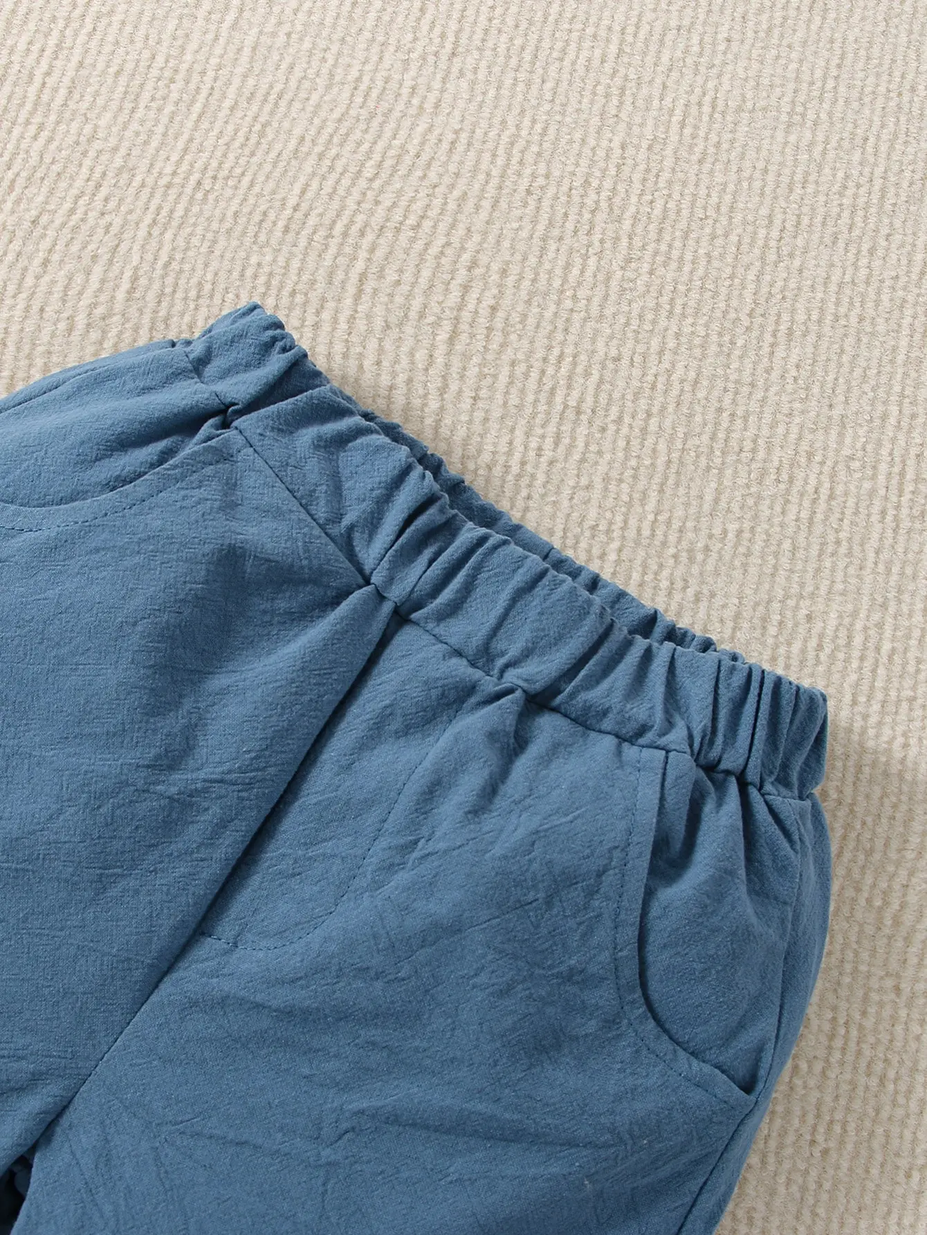 A Fashionable And Simple Two-Piece Set Of Thin White Short-Sleeved Shirt And Shorts For Boys In Summer