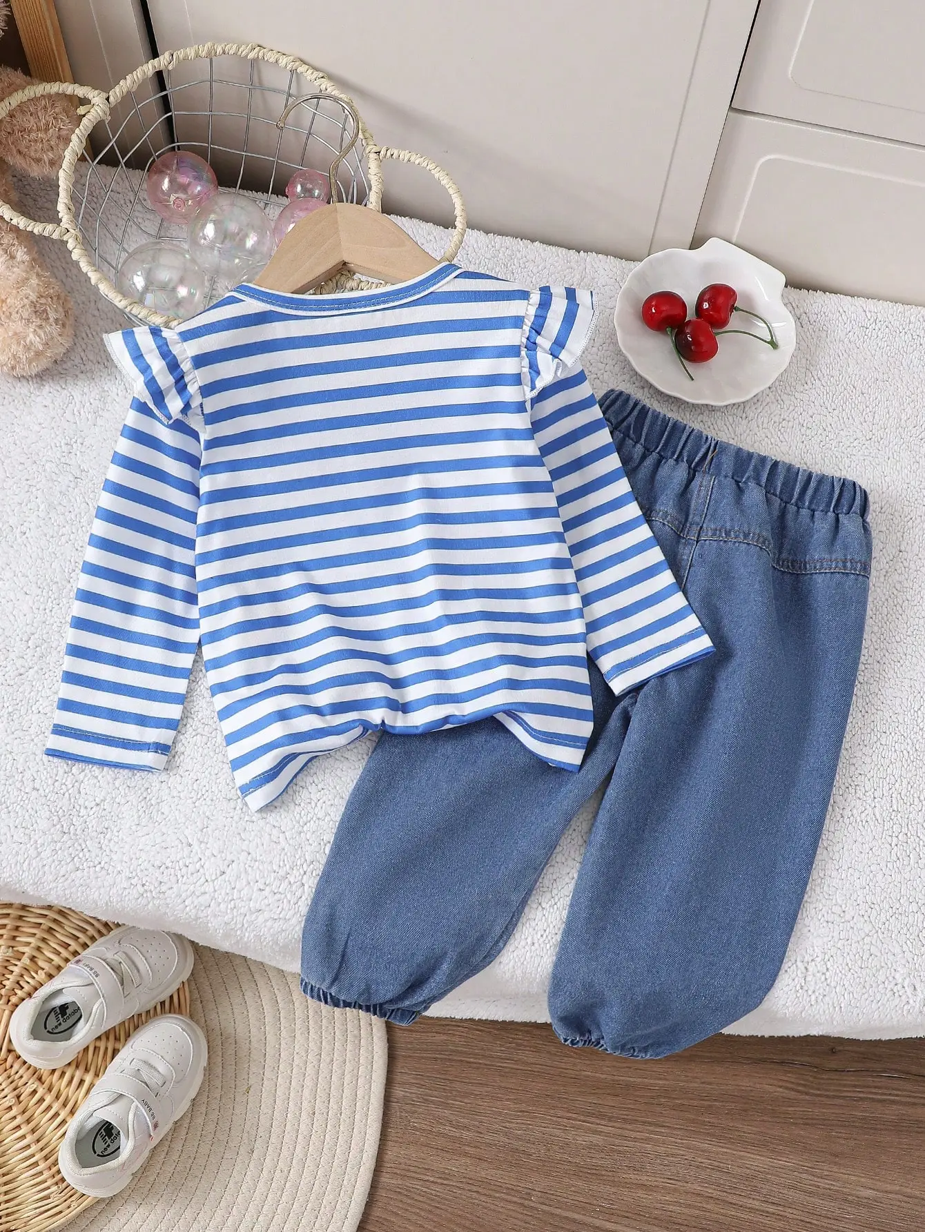 Spring And Autumn Baby Girl Striped Long-Sleeved Set: Sweet And Cute Three-Dimensional Cherry Top + Skinny Jeans 2-Piece Set