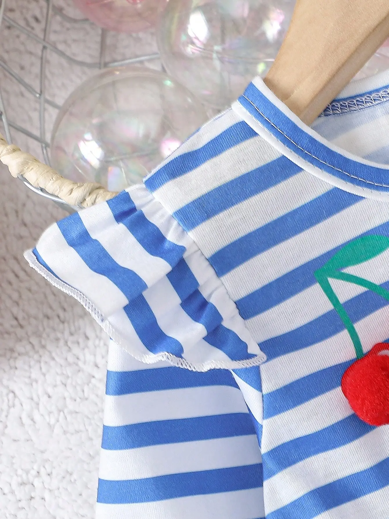 Spring And Autumn Baby Girl Striped Long-Sleeved Set: Sweet And Cute Three-Dimensional Cherry Top + Skinny Jeans 2-Piece Set