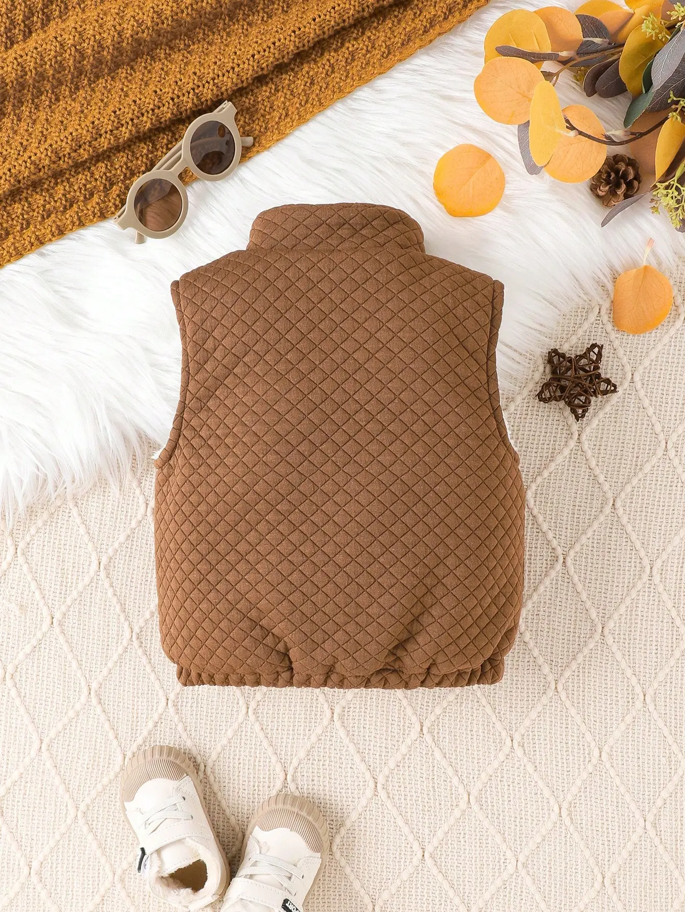 A Simple And Casual Brown Sleeveless Zipper Jacket For Outdoor Warm Vests Of Baby Boys In Autumn And Winter