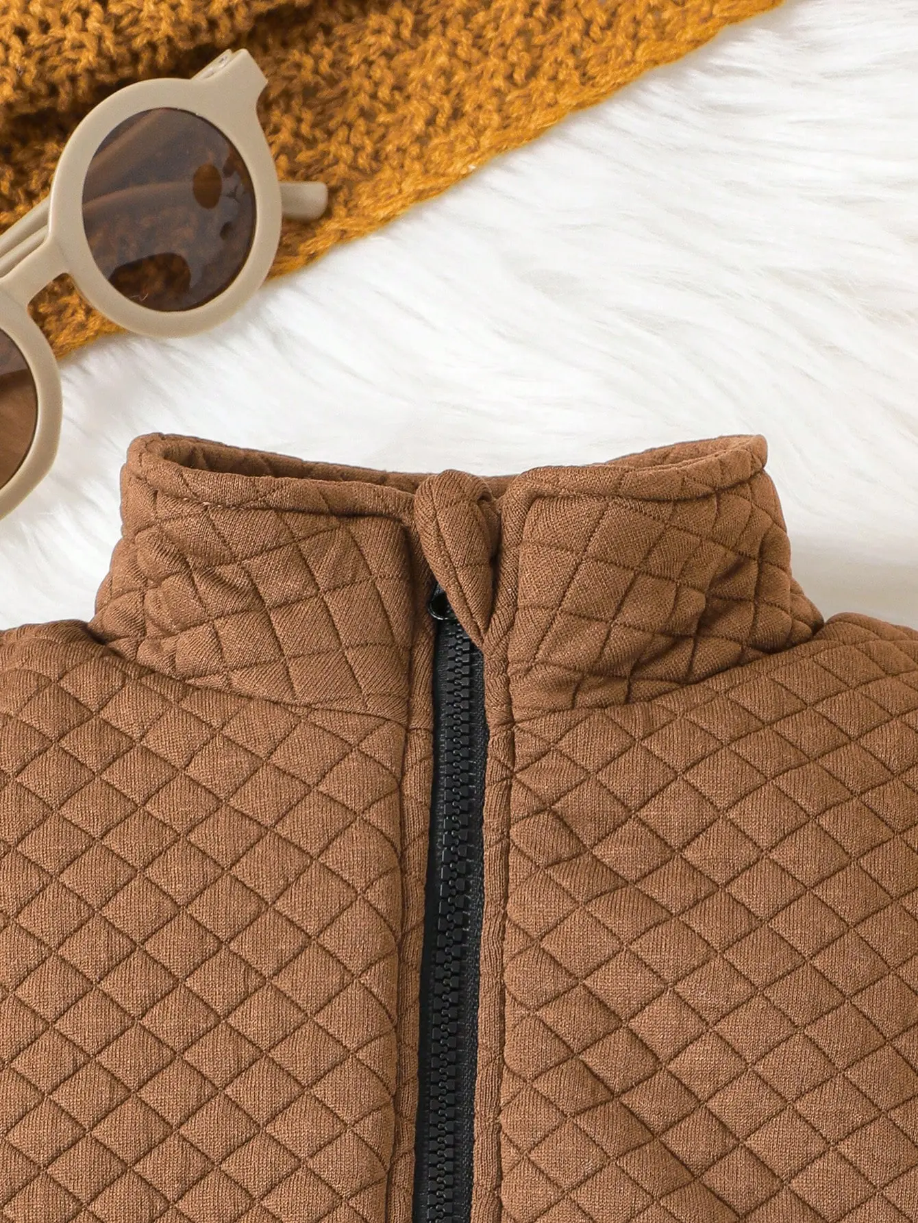 A Simple And Casual Brown Sleeveless Zipper Jacket For Outdoor Warm Vests Of Baby Boys In Autumn And Winter