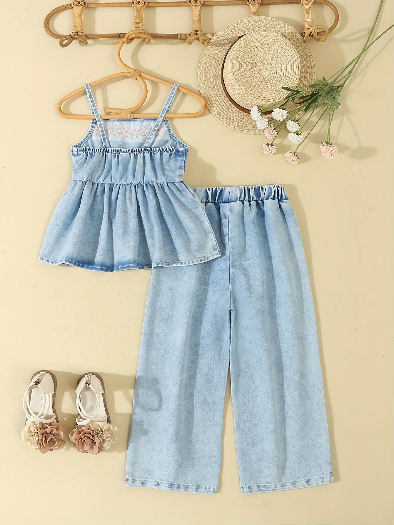 A New Summer Set Of Comfortable Denim Halter Tops And Flower-Embroidered Casual Trousers For Retro-Style Girls