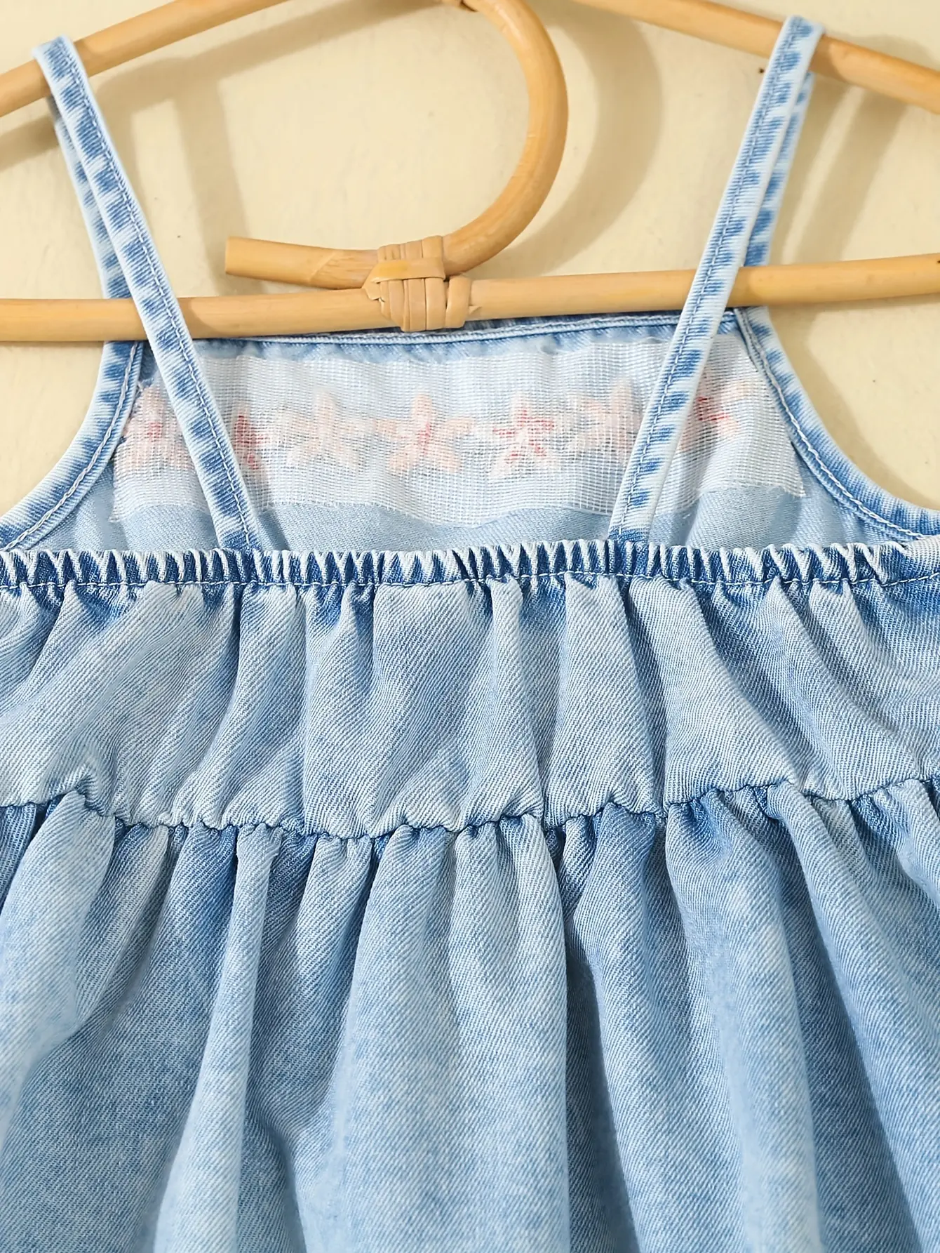 A New Summer Set Of Comfortable Denim Halter Tops And Flower-Embroidered Casual Trousers For Retro-Style Girls