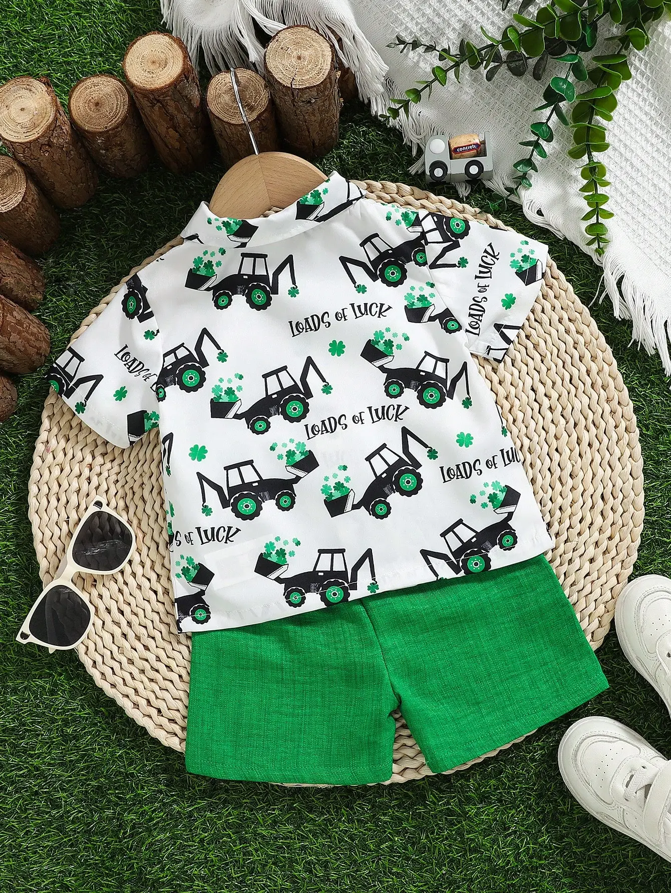 2025 Summer Four-Leaf Clover Digging Cart Pattern Full Print Shirt Green Shorts Set Leisure Vacation Comfortable Loose Set