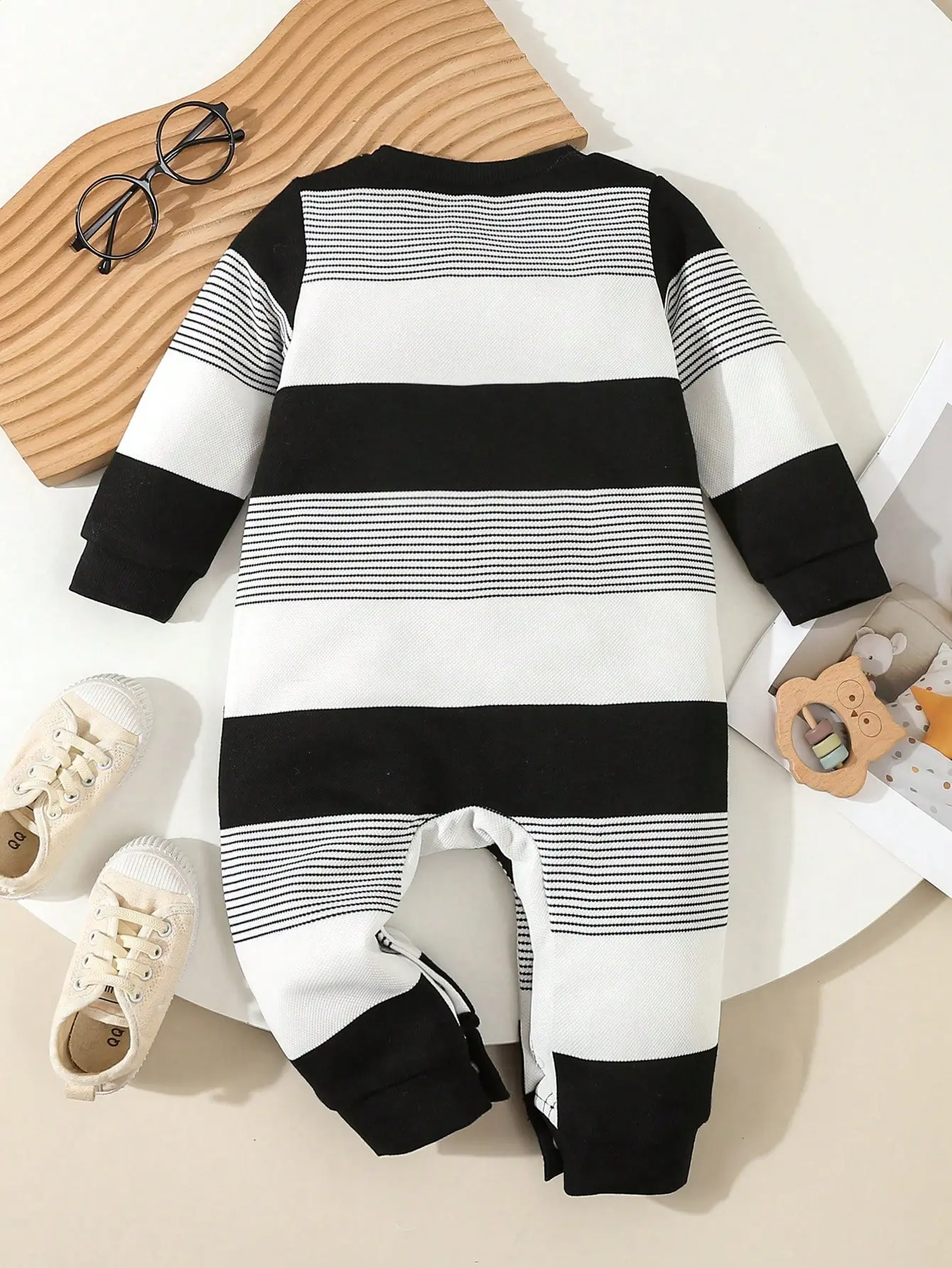 A Classic Black And White Striped Dress For Baby Boys In Spring And Autumn With Long Sleeves And Long Pants For Casual Crawling