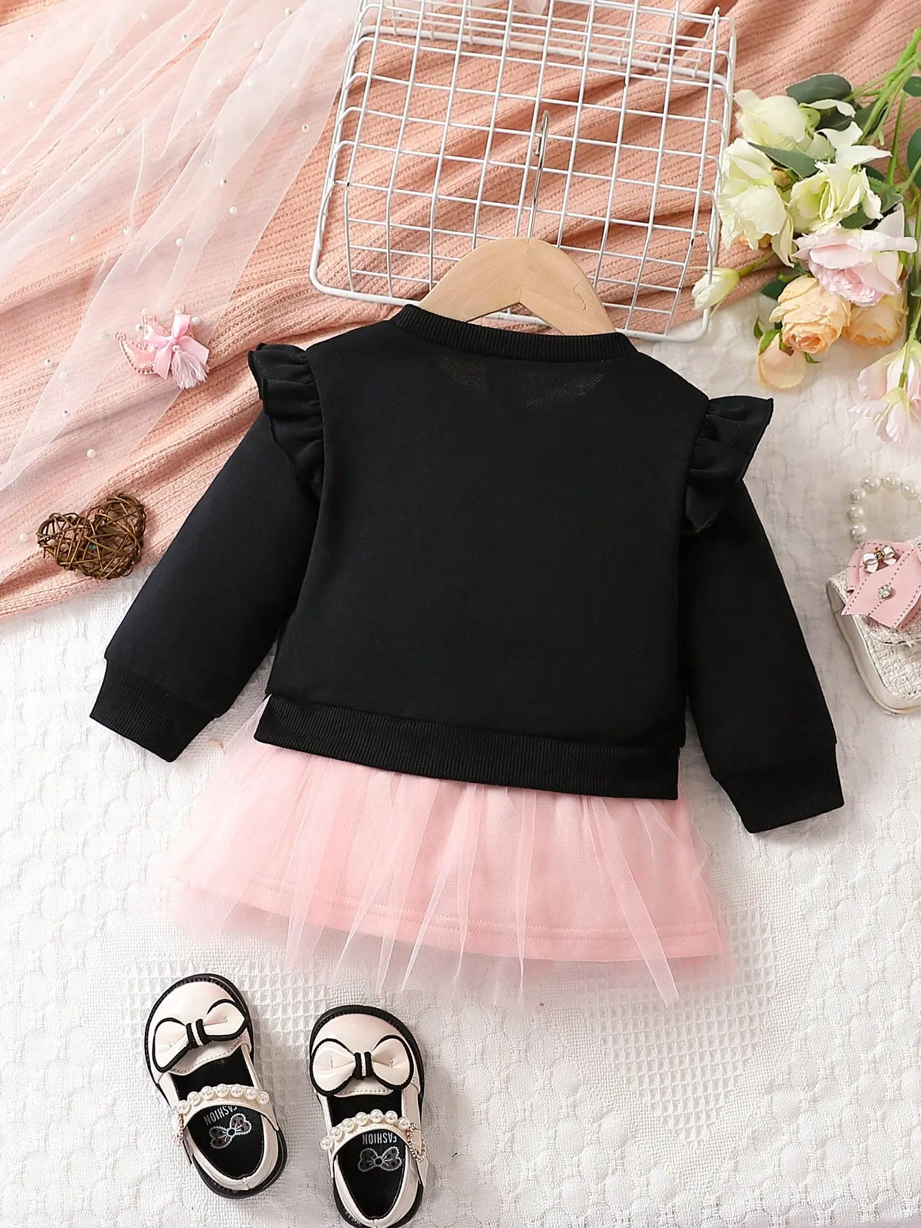 A Black Crown-Printed Sweatshirt For Baby Girls In Spring And Autumn An Outdoor Comfortable And Casual Long-Sleeved Shirt