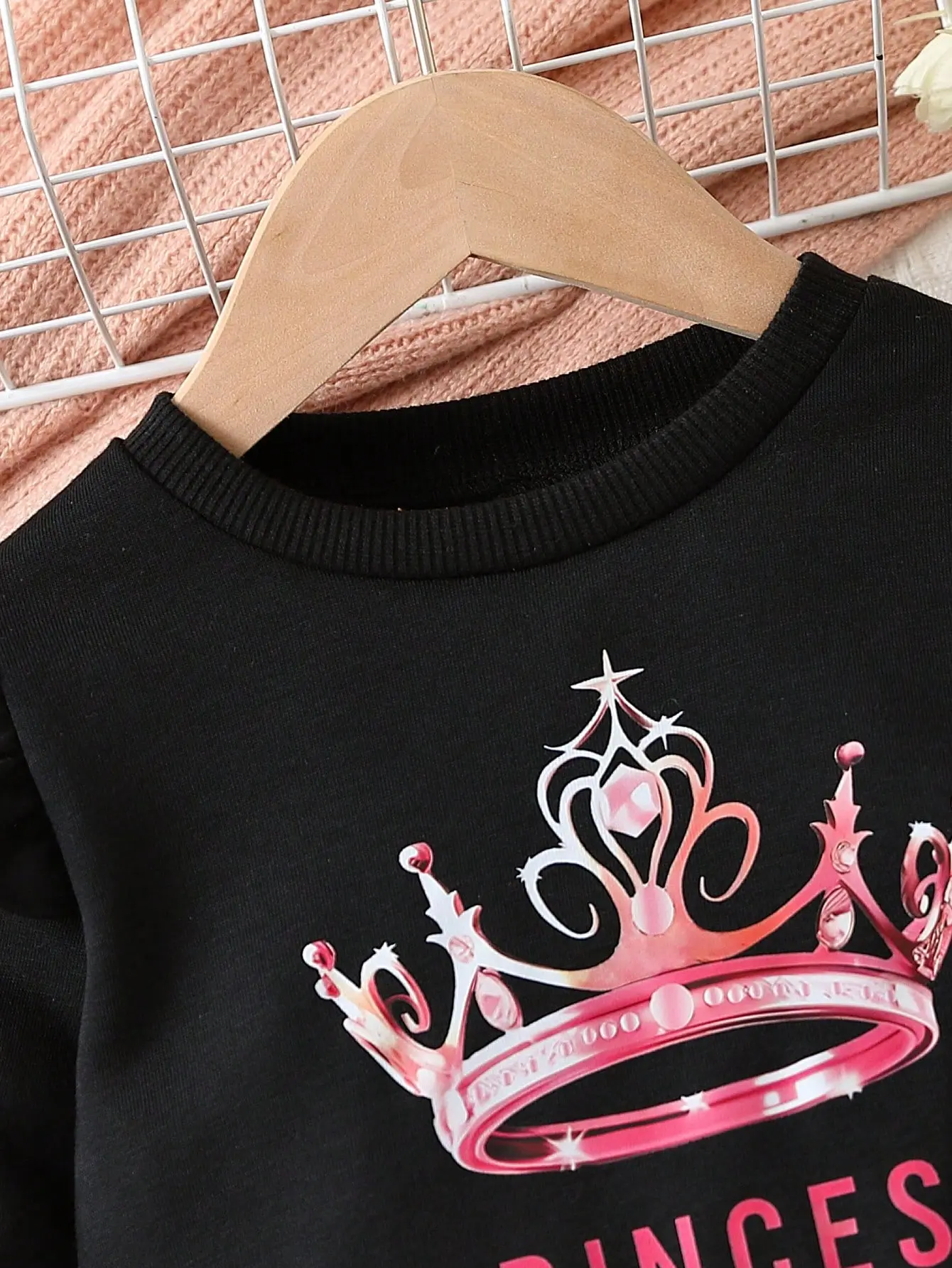 A Black Crown-Printed Sweatshirt For Baby Girls In Spring And Autumn An Outdoor Comfortable And Casual Long-Sleeved Shirt