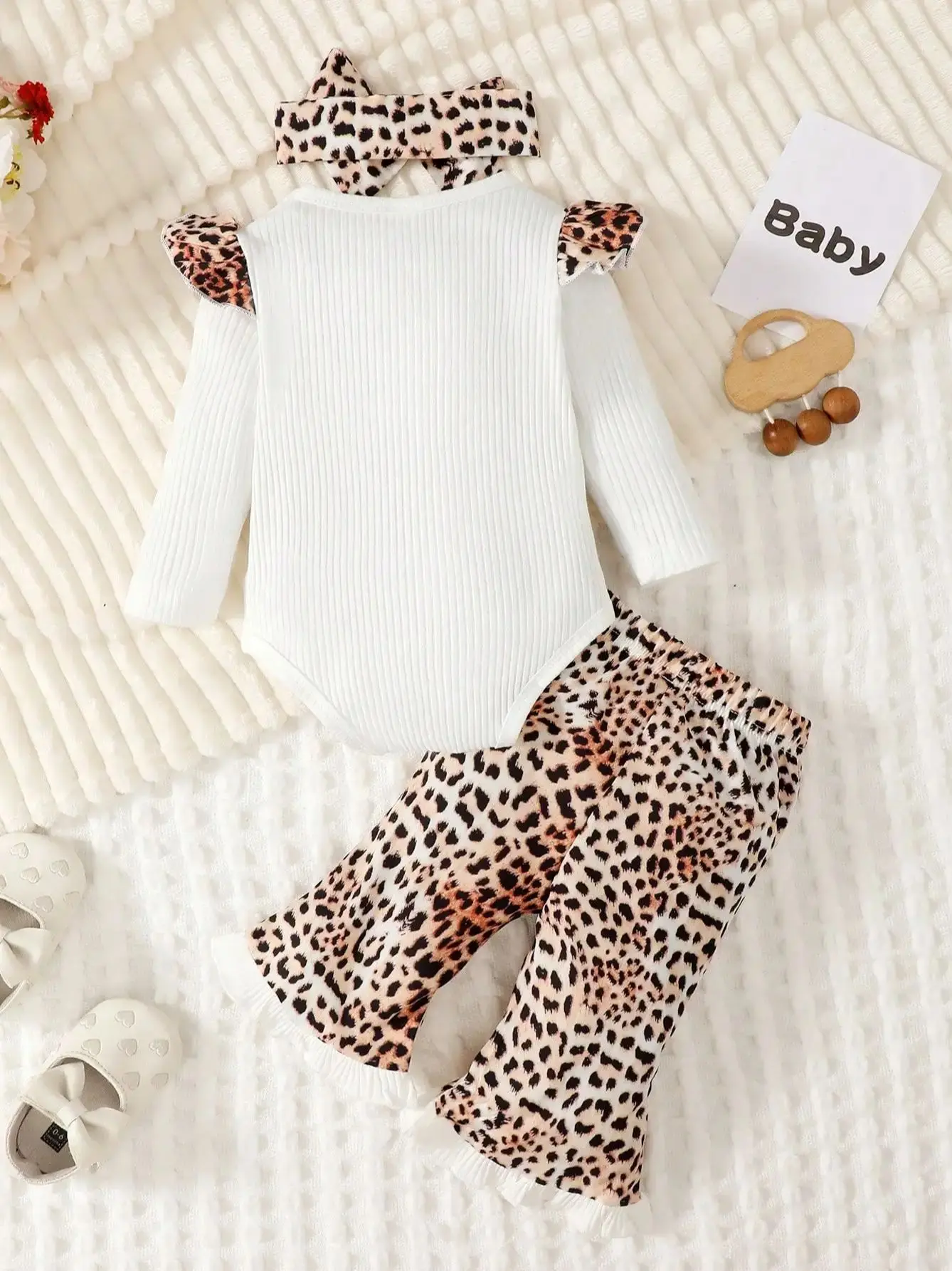0-2 Year Old Newborn Baby Girl Spring and Autumn Round Neck Letter Printed Long Sleeves with Flare Legged Pants Fashion Set