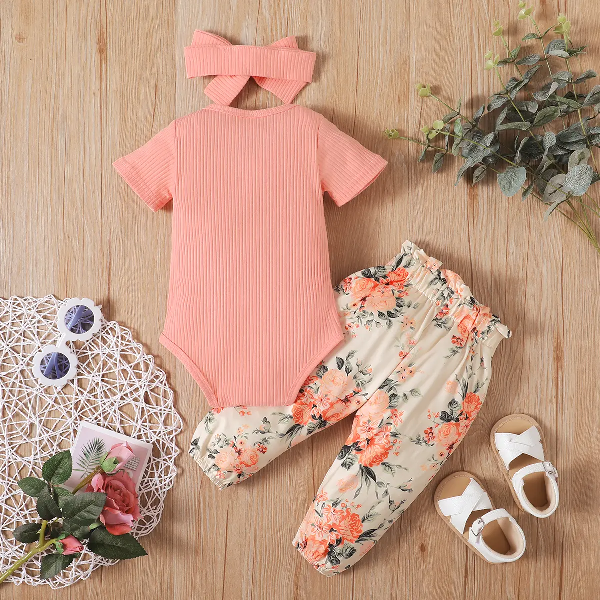 New baby girl summer solid color round-necked short-sleeved triangle halter button with flower print trousers fashion suit 0-2 y