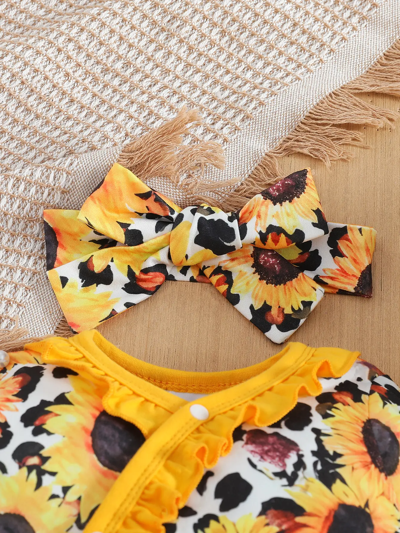 Baby girl newborn cute sunflower pattern long sleeved ruffled cuffs with buckle lace pleats jumpsuit and headband