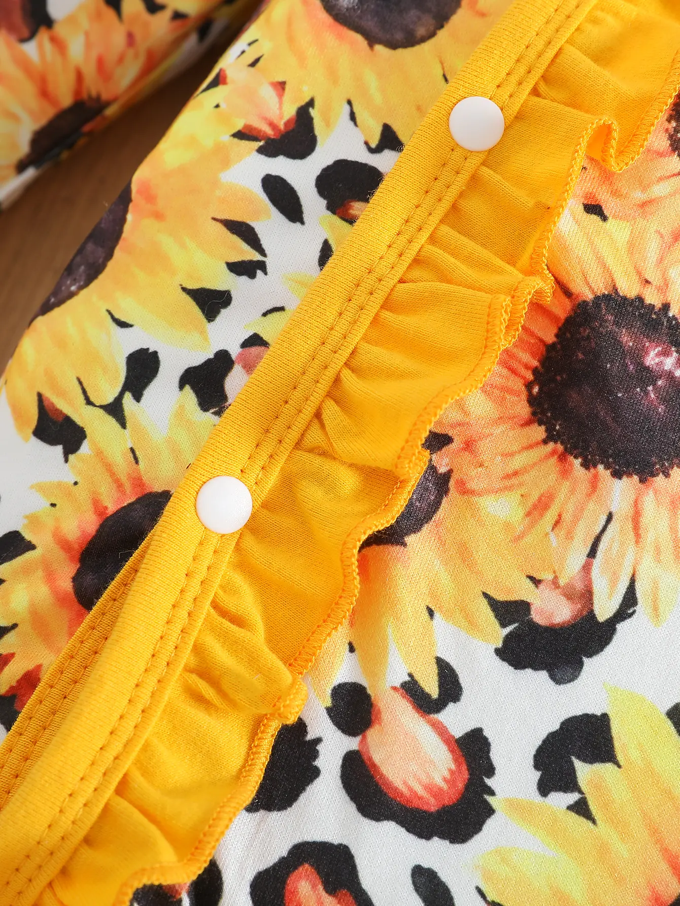 Baby girl newborn cute sunflower pattern long sleeved ruffled cuffs with buckle lace pleats jumpsuit and headband