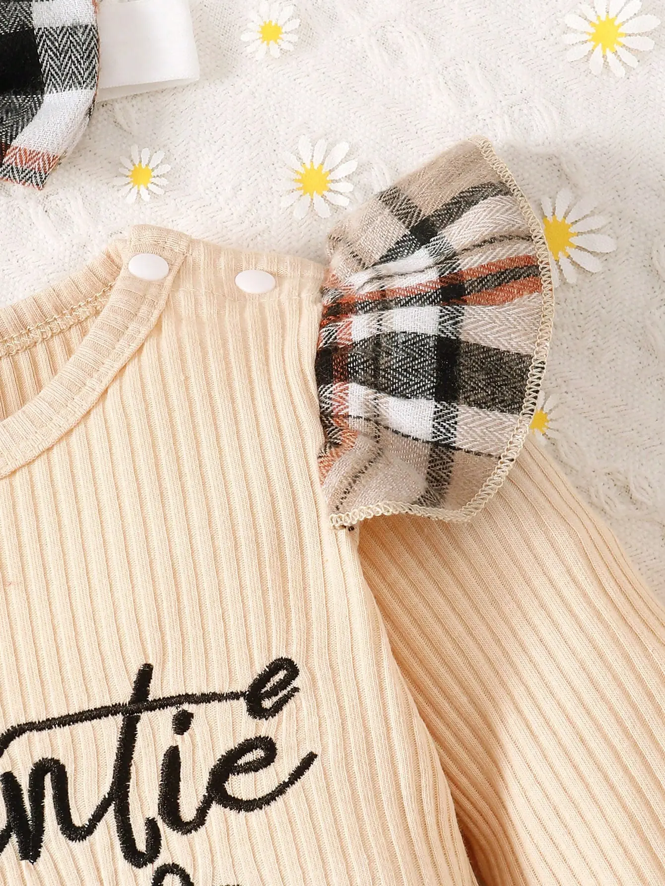 Baby Girl Slogan Graphic Ruffle Trim Bodysuit & Plaid Bow Front Flare Leg Pants & Headband