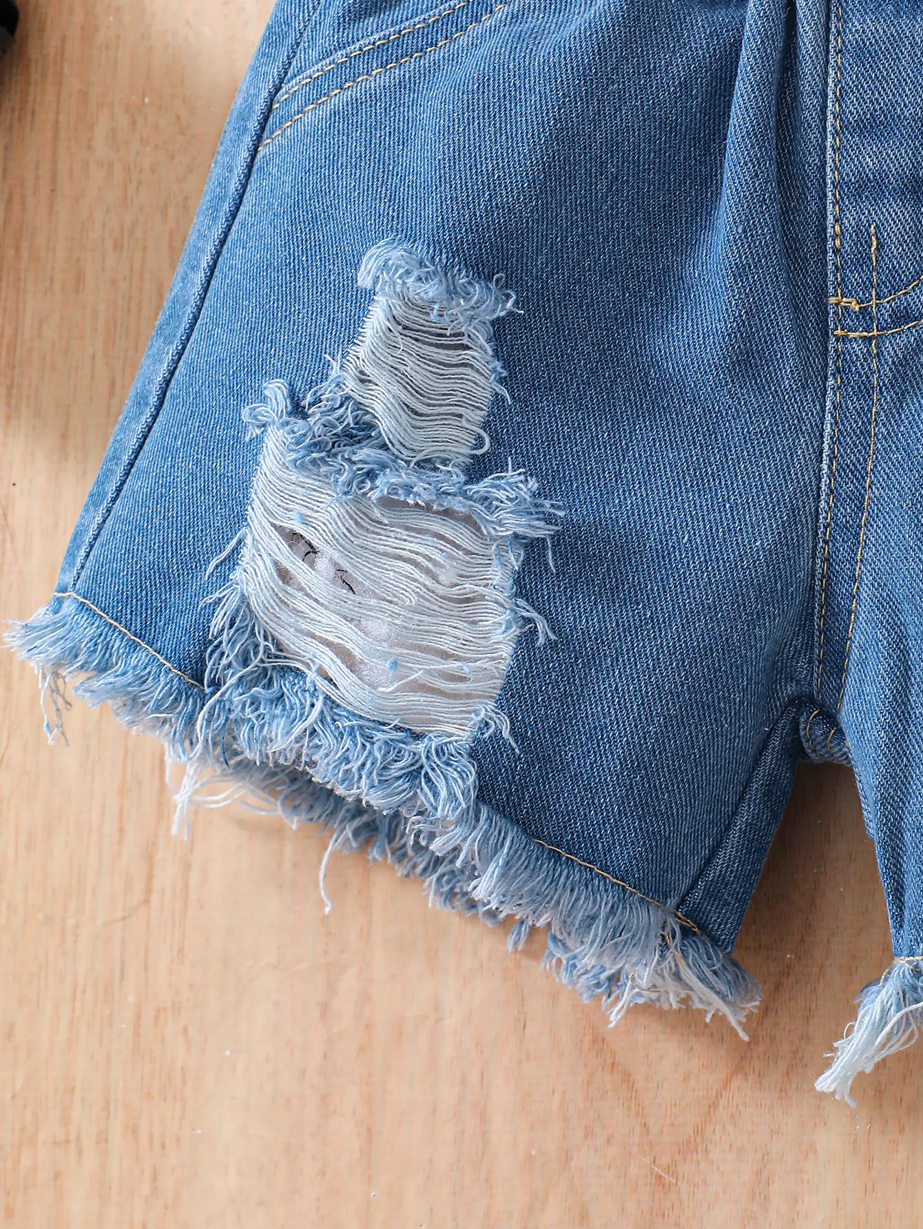 Fashionable Baby Girls' Summer Holiday Solid Color Camisole & Off Shoulder Top And Distressed Pocket Denim Shorts Set
