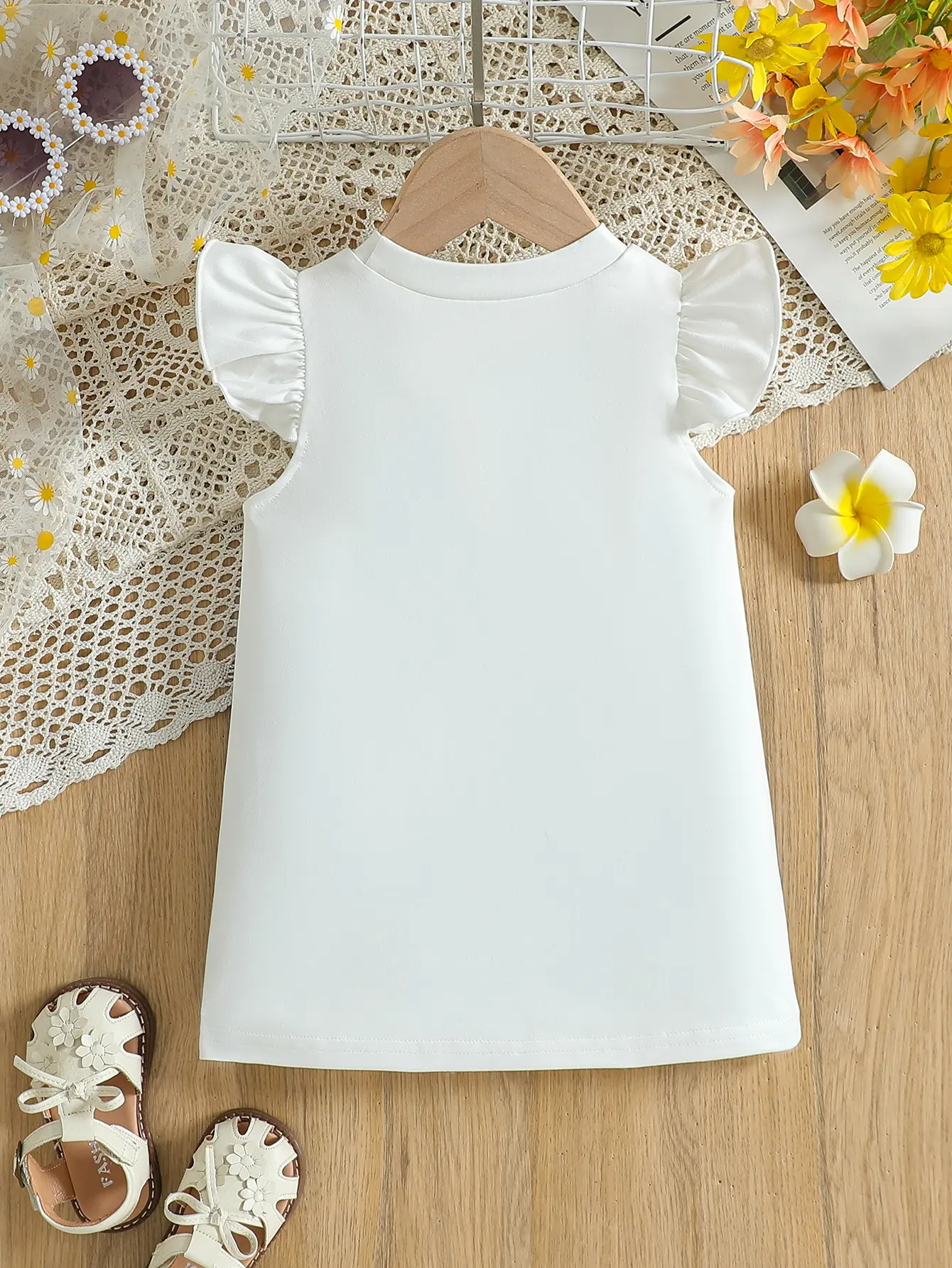 A summer cute and fun little bee flower round neck fake two-piece suspender dress