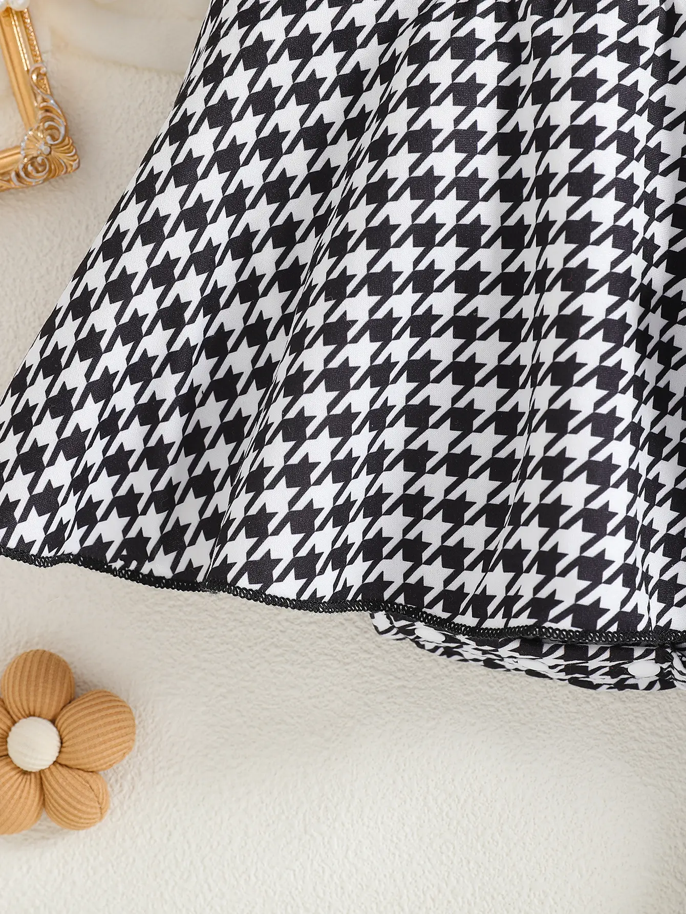 Baby girl's summer fashion cute herringbone plaid pattern round neck button decoration fly sleeve plaid skirt jumpsuit and black