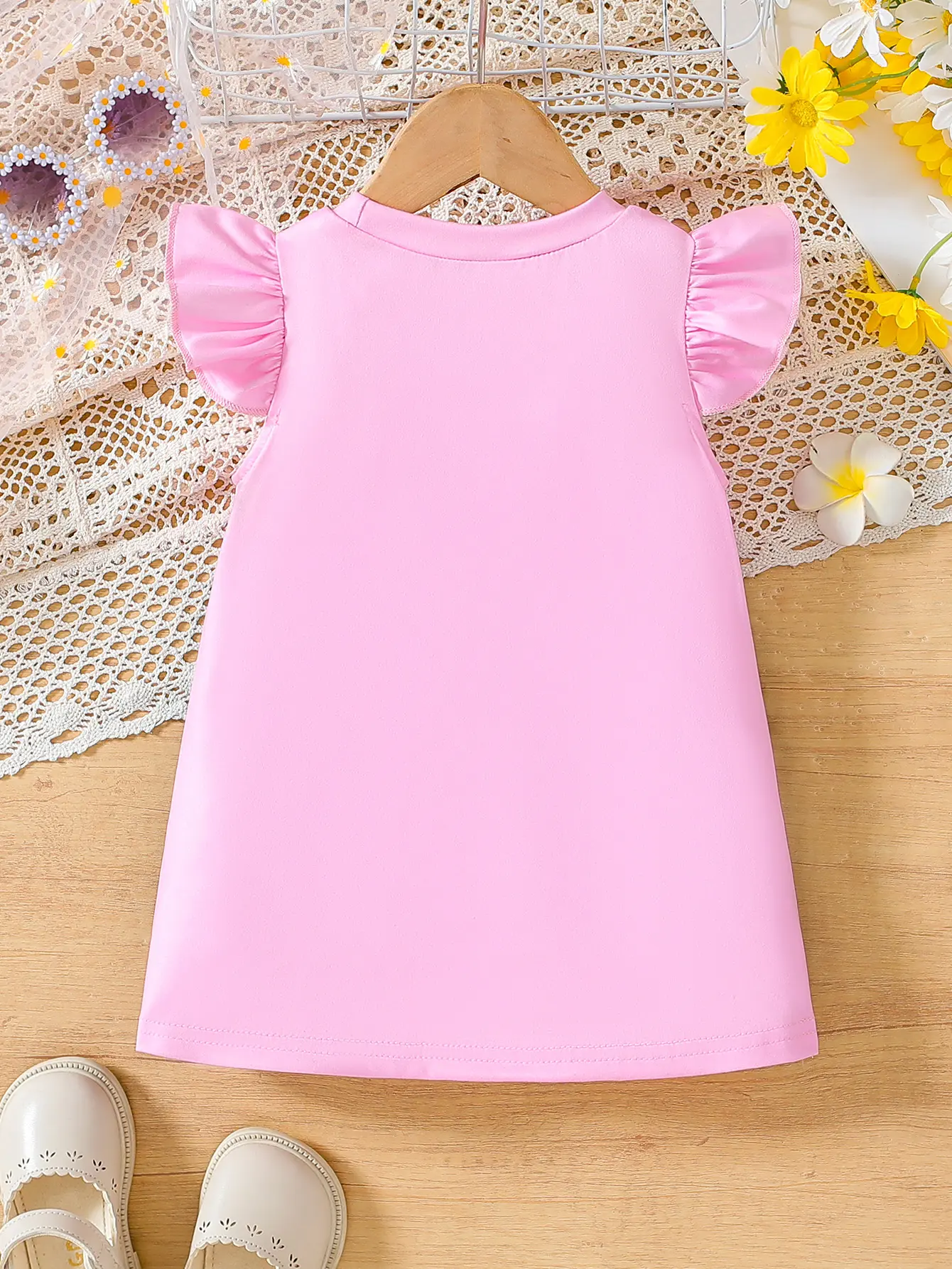A summer cute and fun little bee flower round neck fake two-piece suspender dress