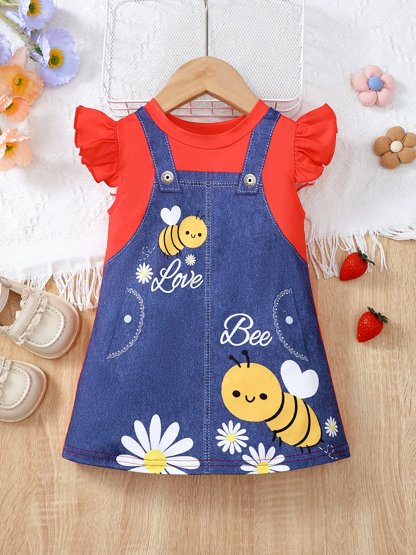 A summer cute and fun little bee flower round neck fake two-piece suspender dress