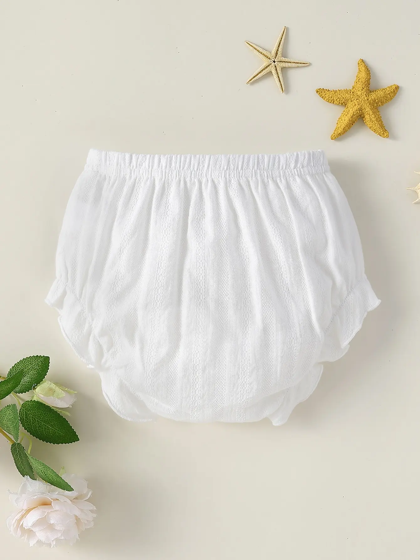 Summer baby girl pure white pleated shorts