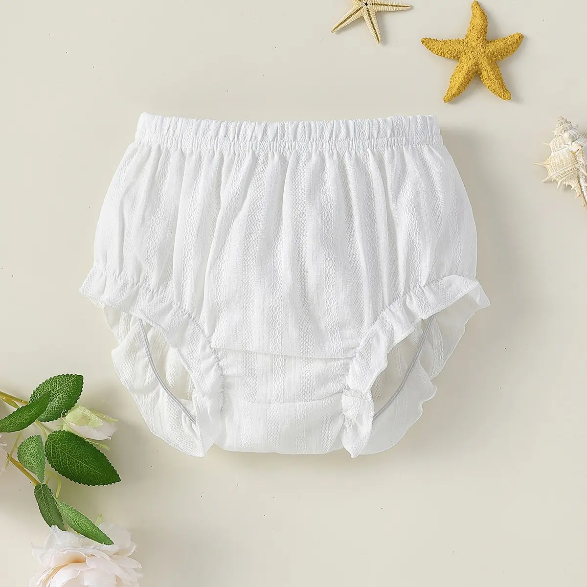 Summer baby girl pure white pleated shorts