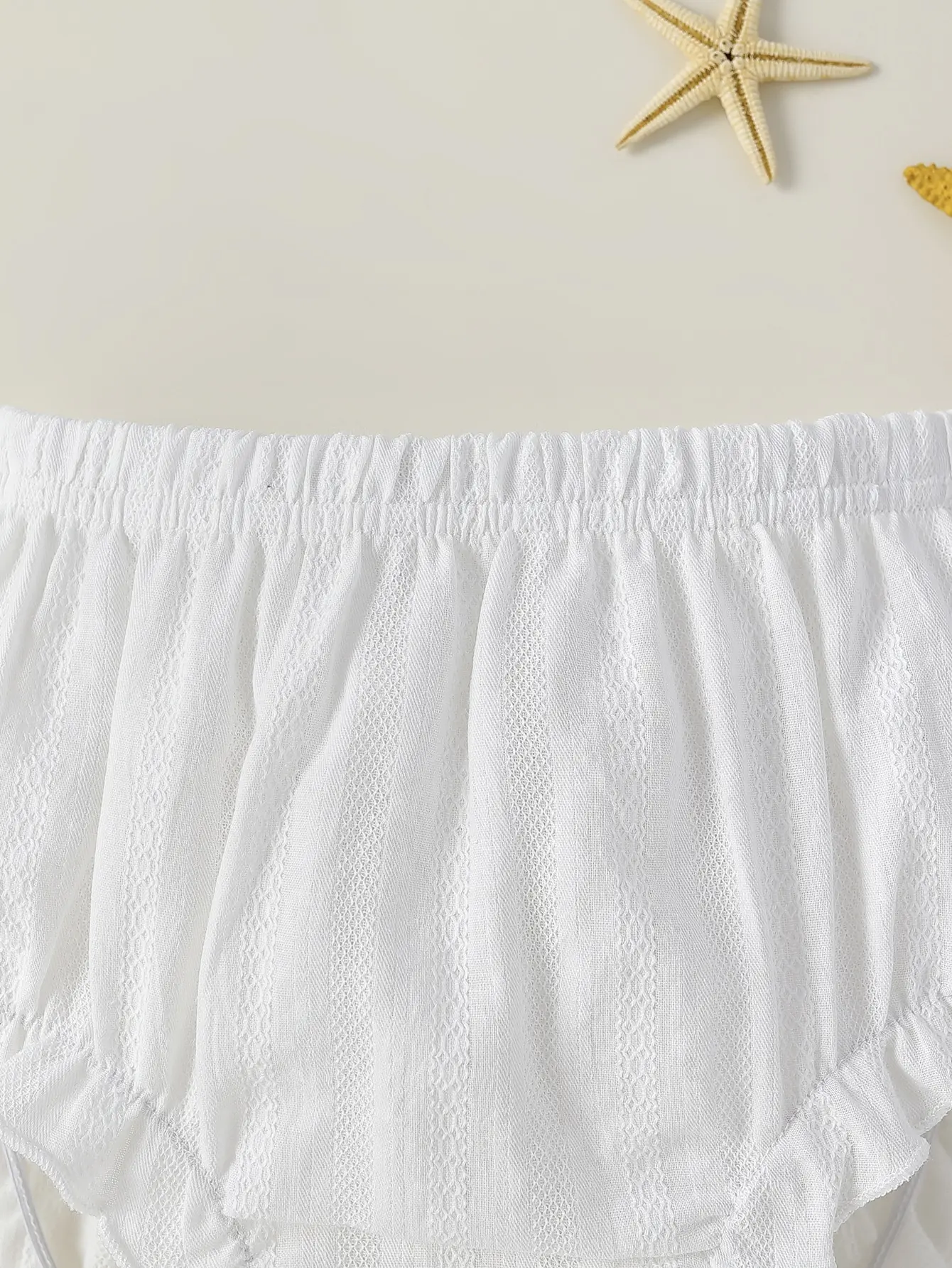 Summer baby girl pure white pleated shorts