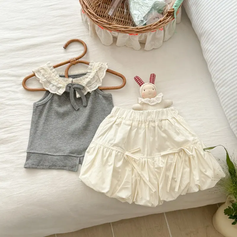 Summer Children's Two-Piece Set for Girls with Lace Collar Lace Vest Bow And Flower Bud Shorts Outfit