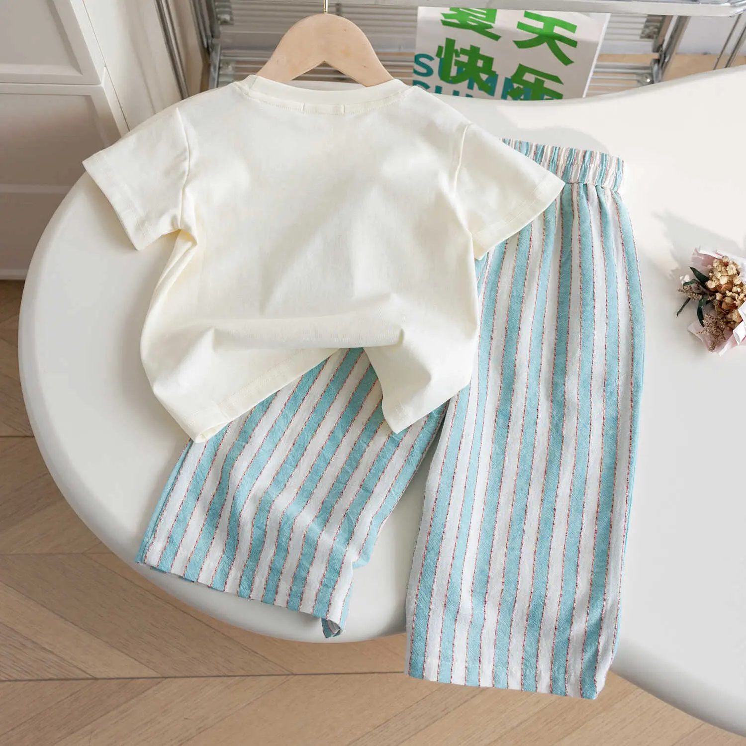 Girls Summer Short-Sleeve T-Shirt Set Versatile Loose Casual Top with Nine-Inch Striped Wide-Leg Pants Children's Outfit