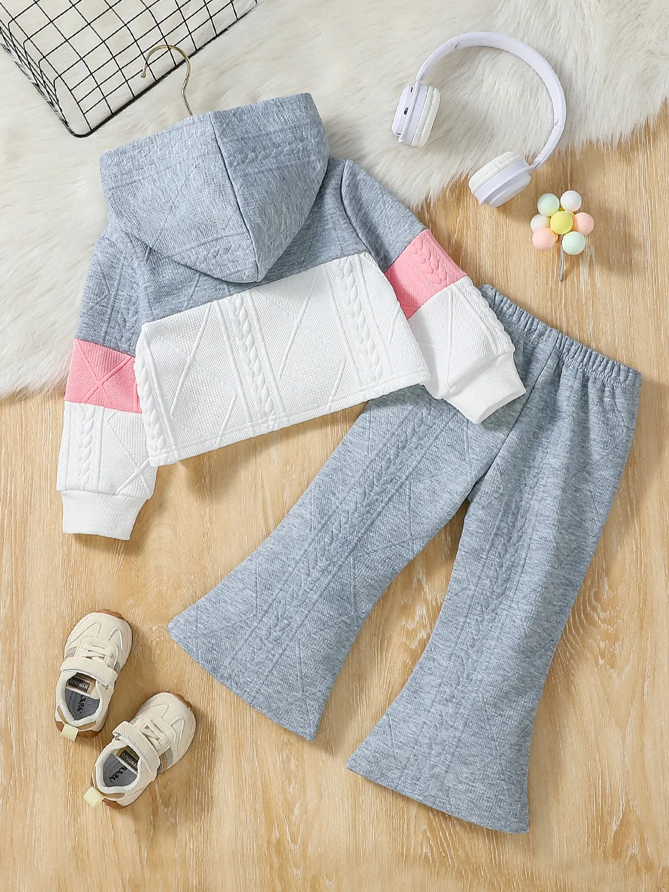 Girl's autumn and winter letter embroidery pullover long sleeve long pant flared pant Korean version set