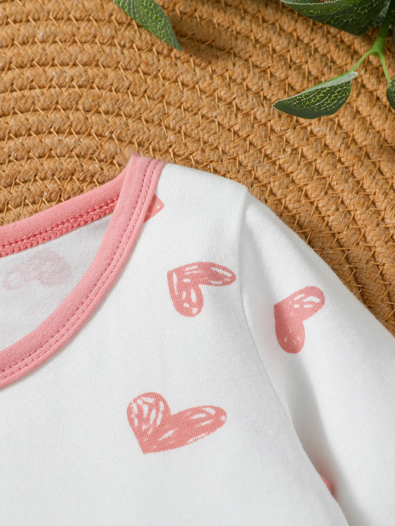Newborn Baby girl lovely and sweet Long Sleeve heart print autumn O-Neck Footed Fashion Daily wear jumpsuits+cap