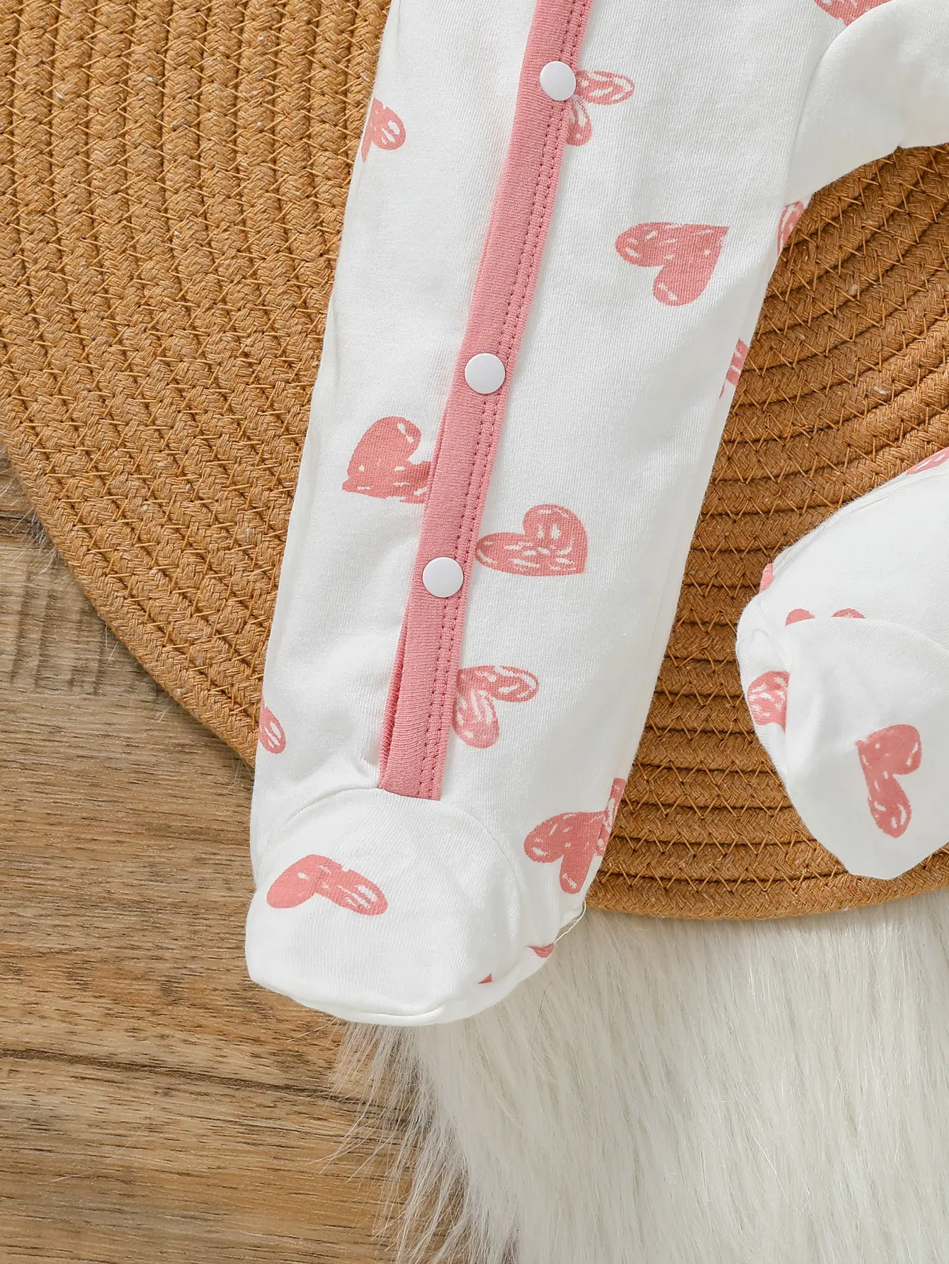Newborn Baby girl lovely and sweet Long Sleeve heart print autumn O-Neck Footed Fashion Daily wear jumpsuits+cap