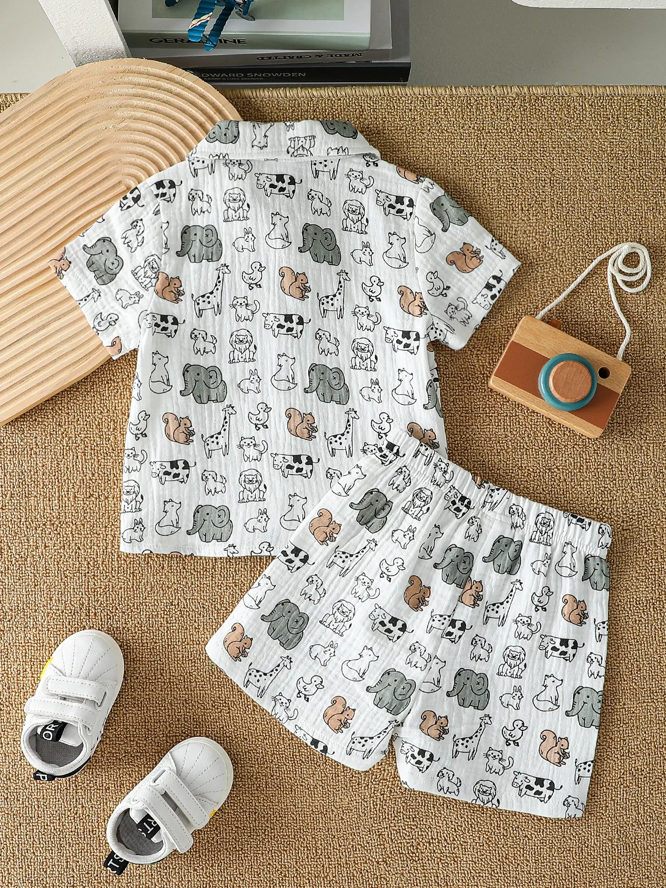 2025 New Summer Dinosaur Cartoon Printed Short-sleeved T-shirt and Shorts, Fashionable and Versatile Two-piece Set for Baby Boys