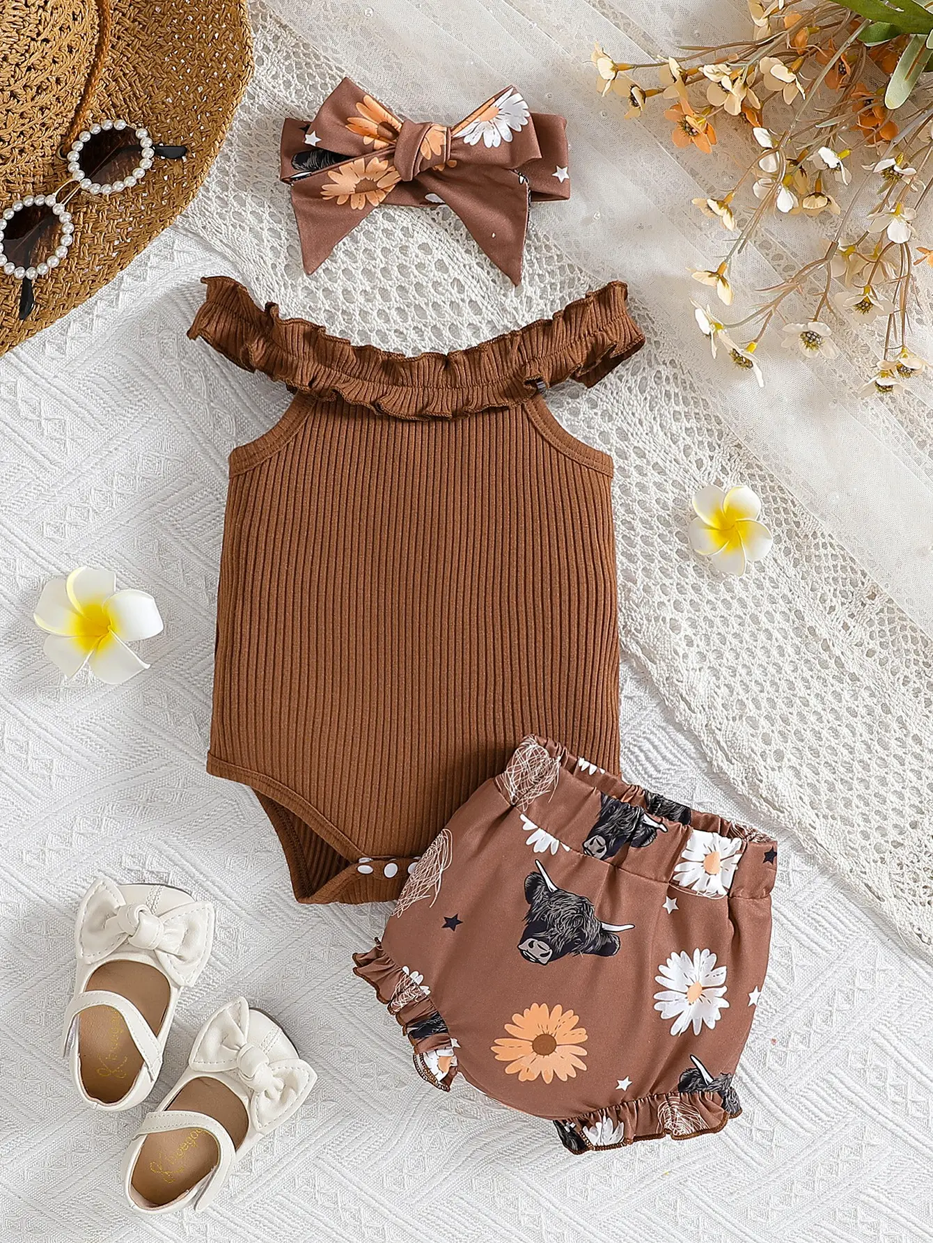 Summer Sweet Sleeveless Top and Shorts Three-piece Set for Baby Girls, Casual and Minimalist Style for Infants and Toddlers
