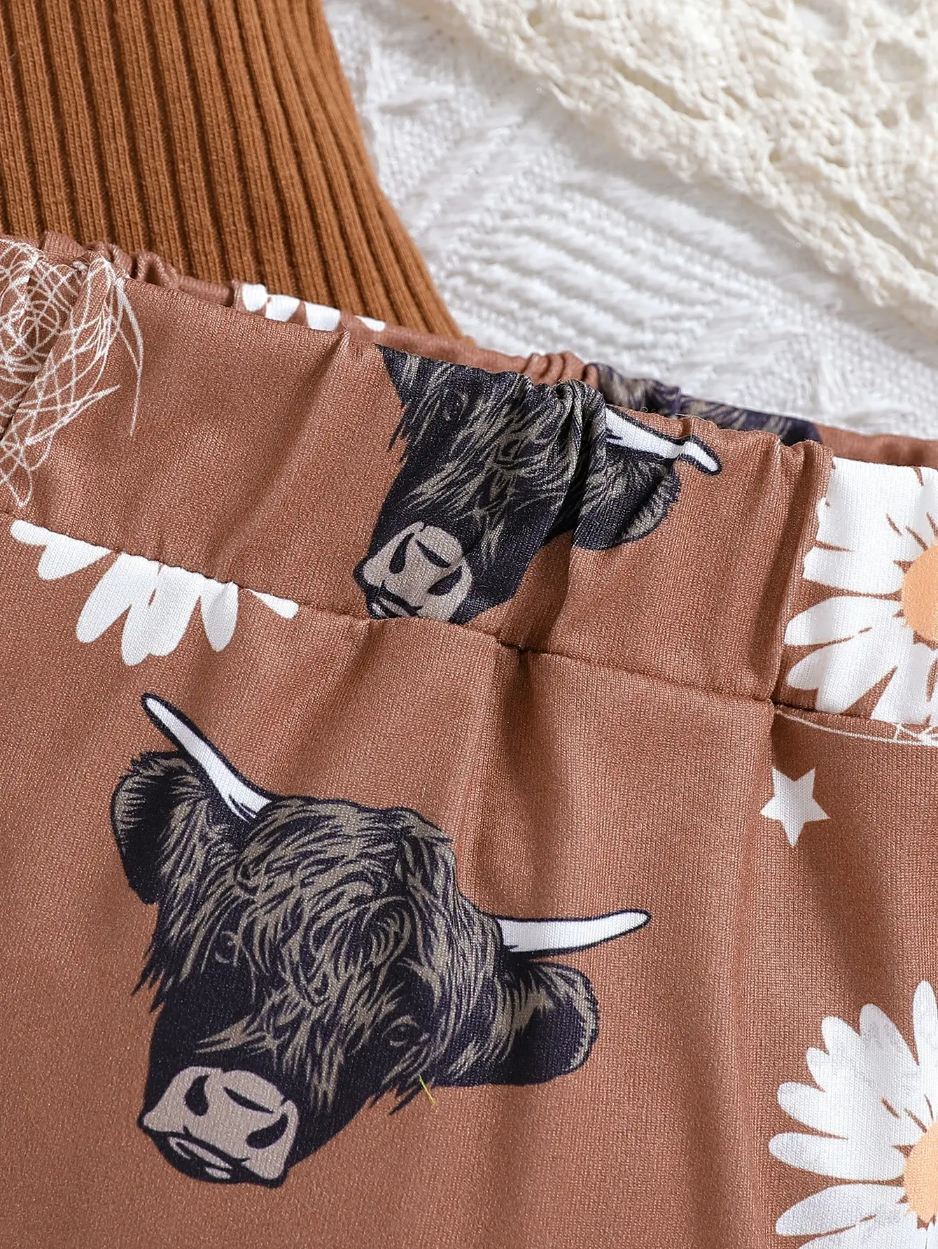 Summer Sweet Sleeveless Top and Shorts Three-piece Set for Baby Girls, Casual and Minimalist Style for Infants and Toddlers