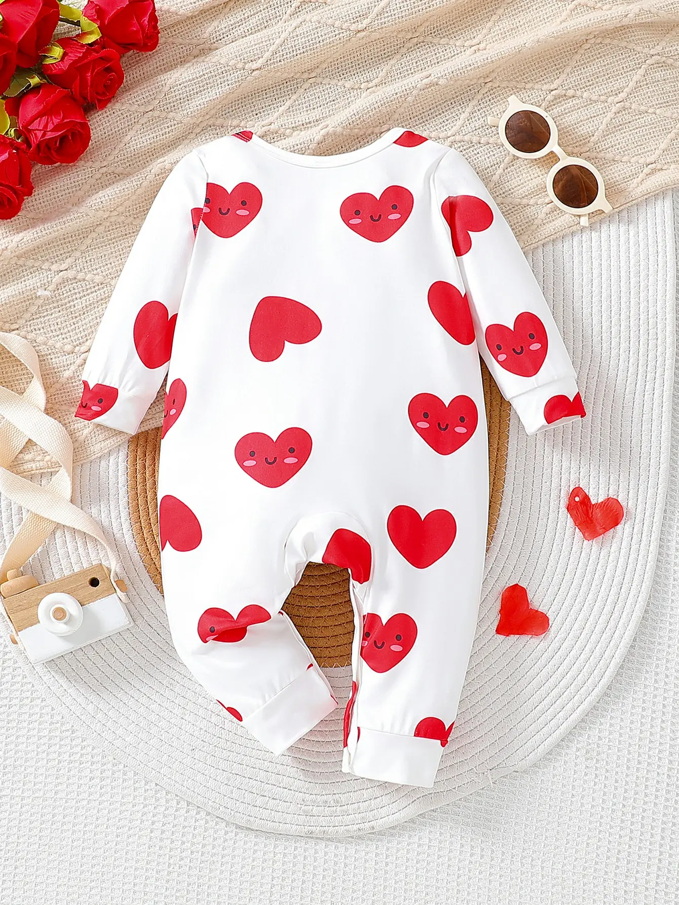 2025 New Summer Infant Girl’s Long-Sleeved Rompers with Heart Print