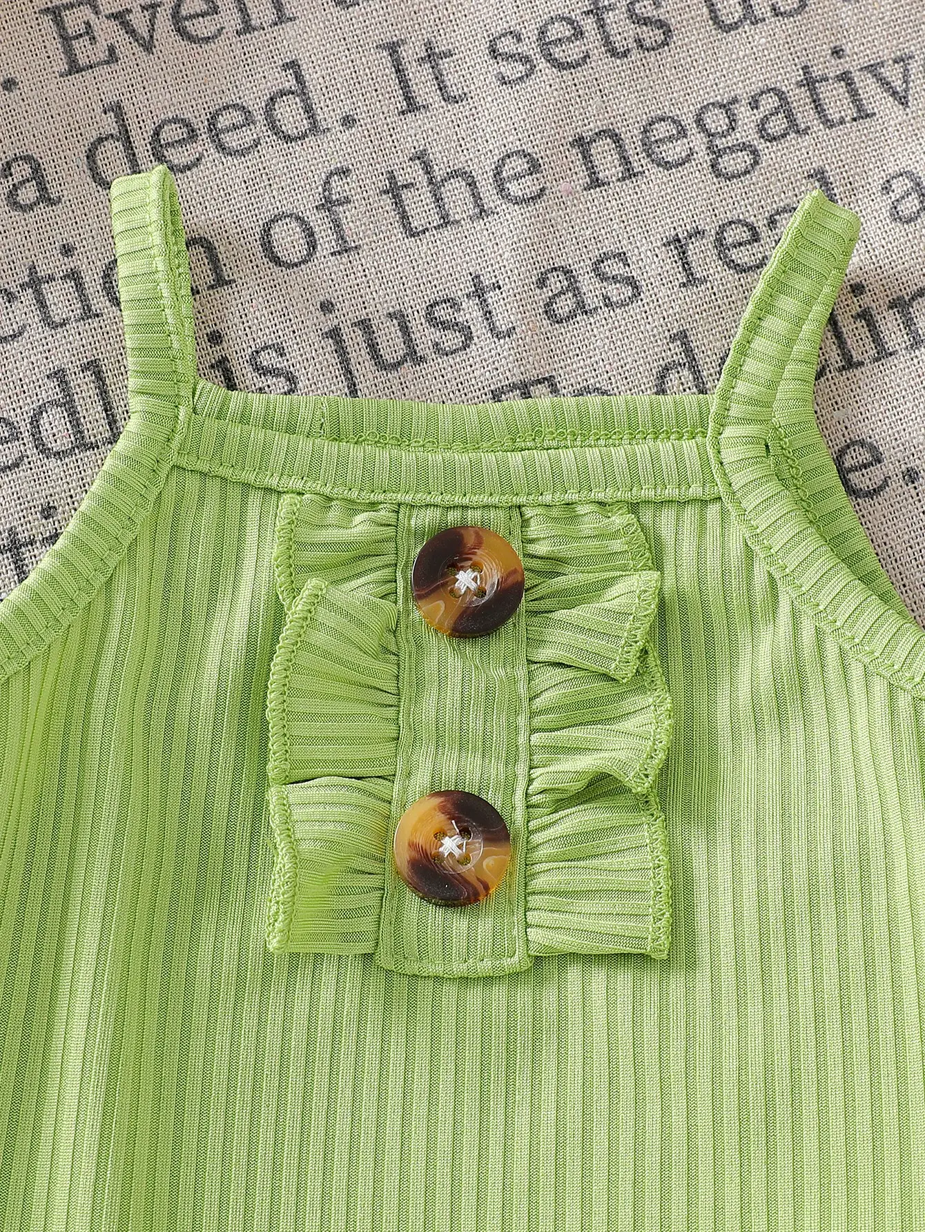 New 2025 Summer Infant Girl’s Solid Color Sleeveless Crop Top with Avocado Print, Casual and Versatile Two-Piece Set