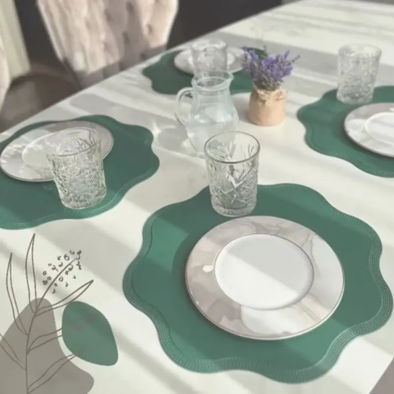 1/4/6PCS Round Flower Shape Placemats PU Leather Washable Christmas Table Mats Non-Slip for Kitchen Dining Table Decoration