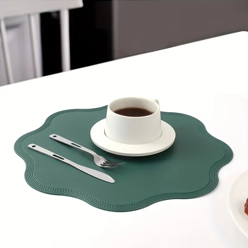 1/4/6PCS Round Flower Shape Placemats PU Leather Washable Christmas Table Mats Non-Slip for Kitchen Dining Table Decoration