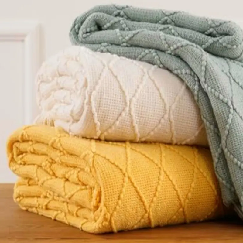 Gift Diamond Acrylic Knitted Throw Blanket Lightweight Soft Cozy Decorative Woven Blanket with Tassels for Couch Bed Sofa Travel