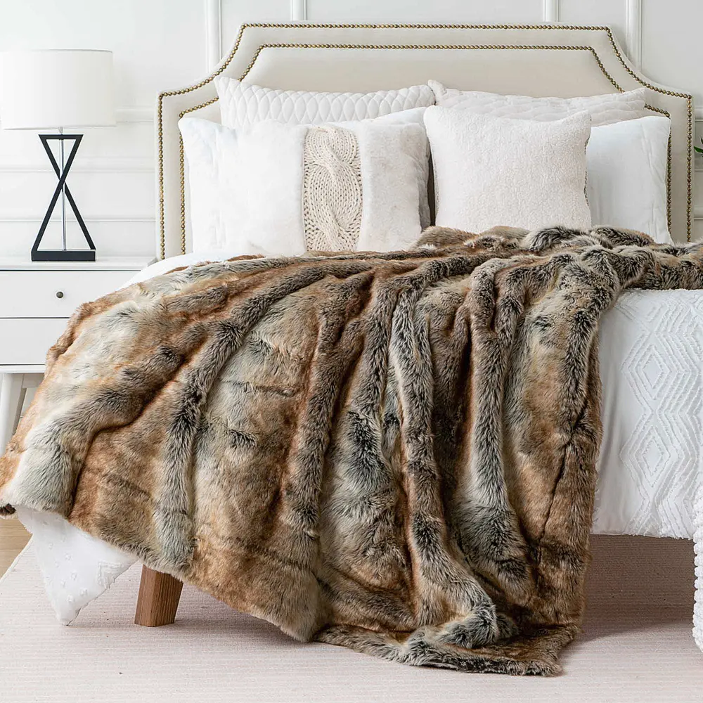 Battilo Faux Fur Blanket Luxury Fluffy Plaid Throw Blanket Winter Thick Warm Sofa Blanket Plush Fur Throws for Bed Bedroom Decor