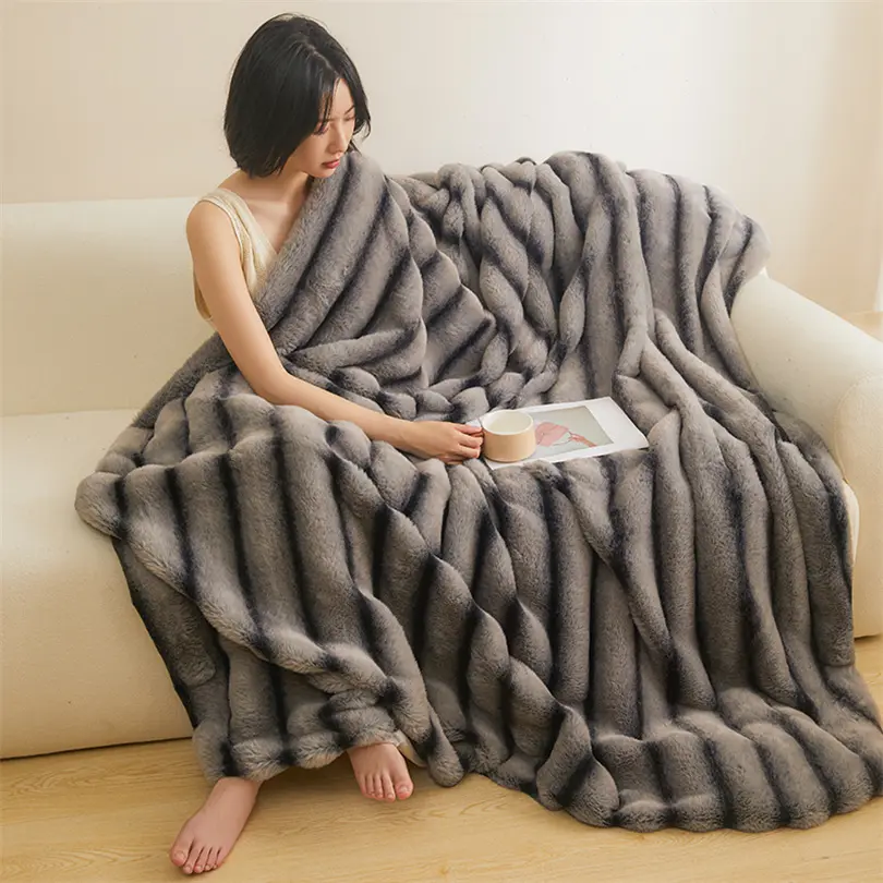 Thickened Faux Rabbit Fur Throw Blanket Cozy Plush Fuffy Bubble Blanket for Living Room Bedroom Home Decor Luxury Sofa Cover