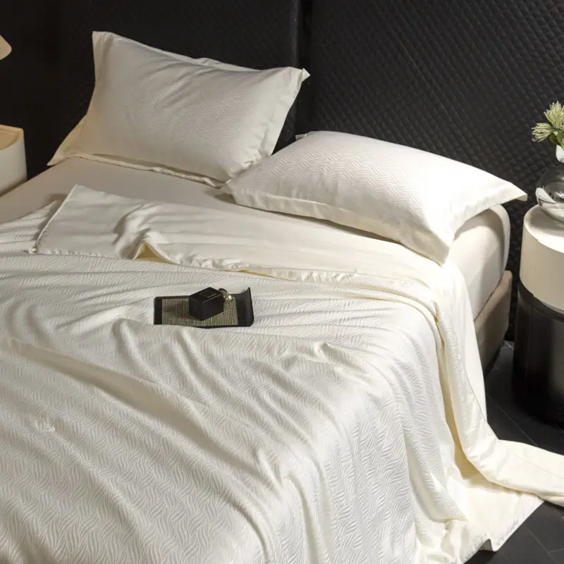 Luxury Pure Mulberry Silk Summer Quilt Comforter Jacquard Cotton Shell Breathable Air Condition Cooling Blanket Queen King Size