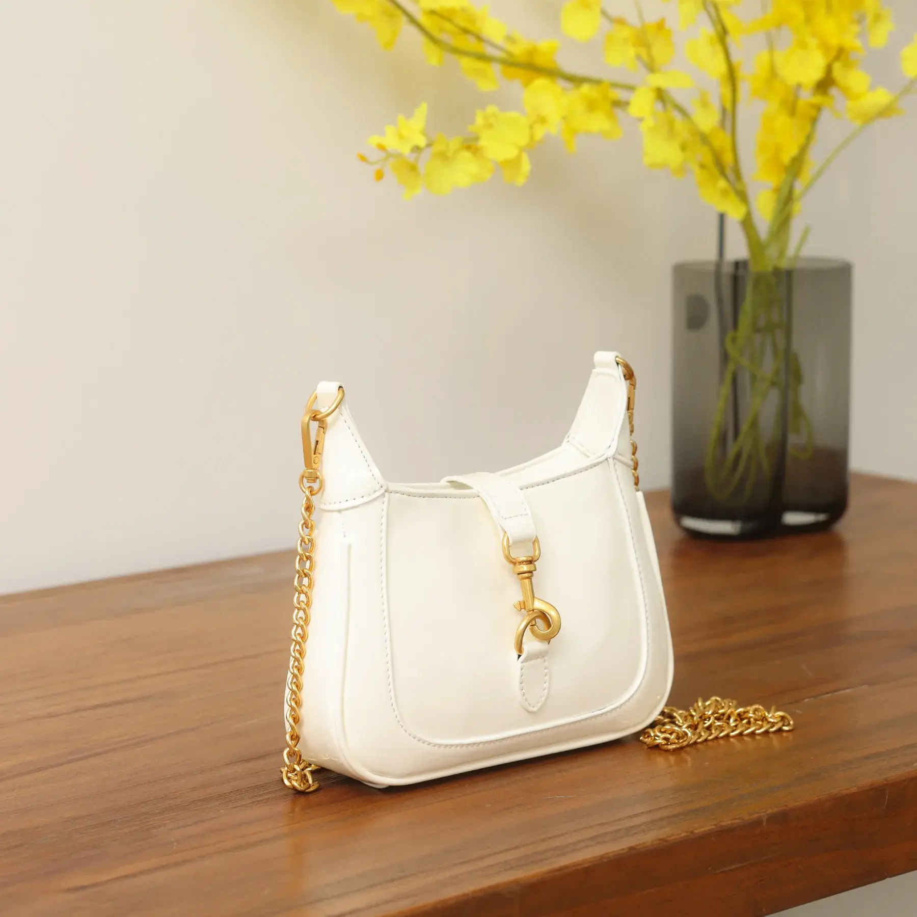 Fashionable Women's Bucket Bag Versatile Stylish Chain Crossbody Bag Summer 2024 New Arrival Commuter