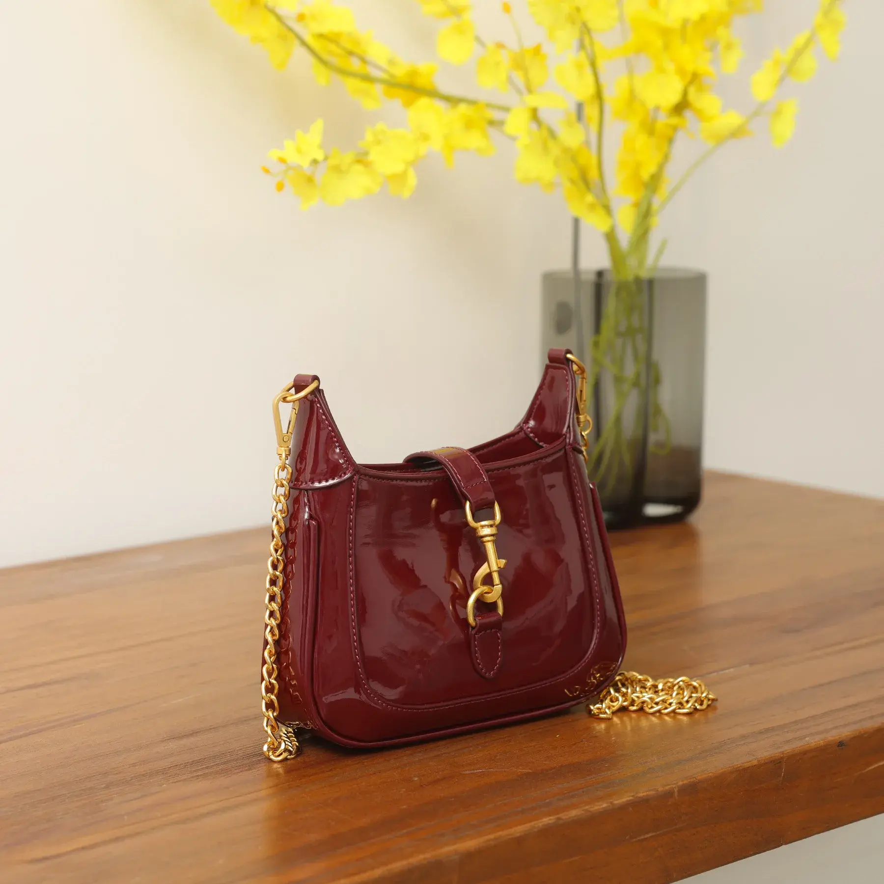 Fashionable Women's Bucket Bag Versatile Stylish Chain Crossbody Bag Summer 2024 New Arrival Commuter